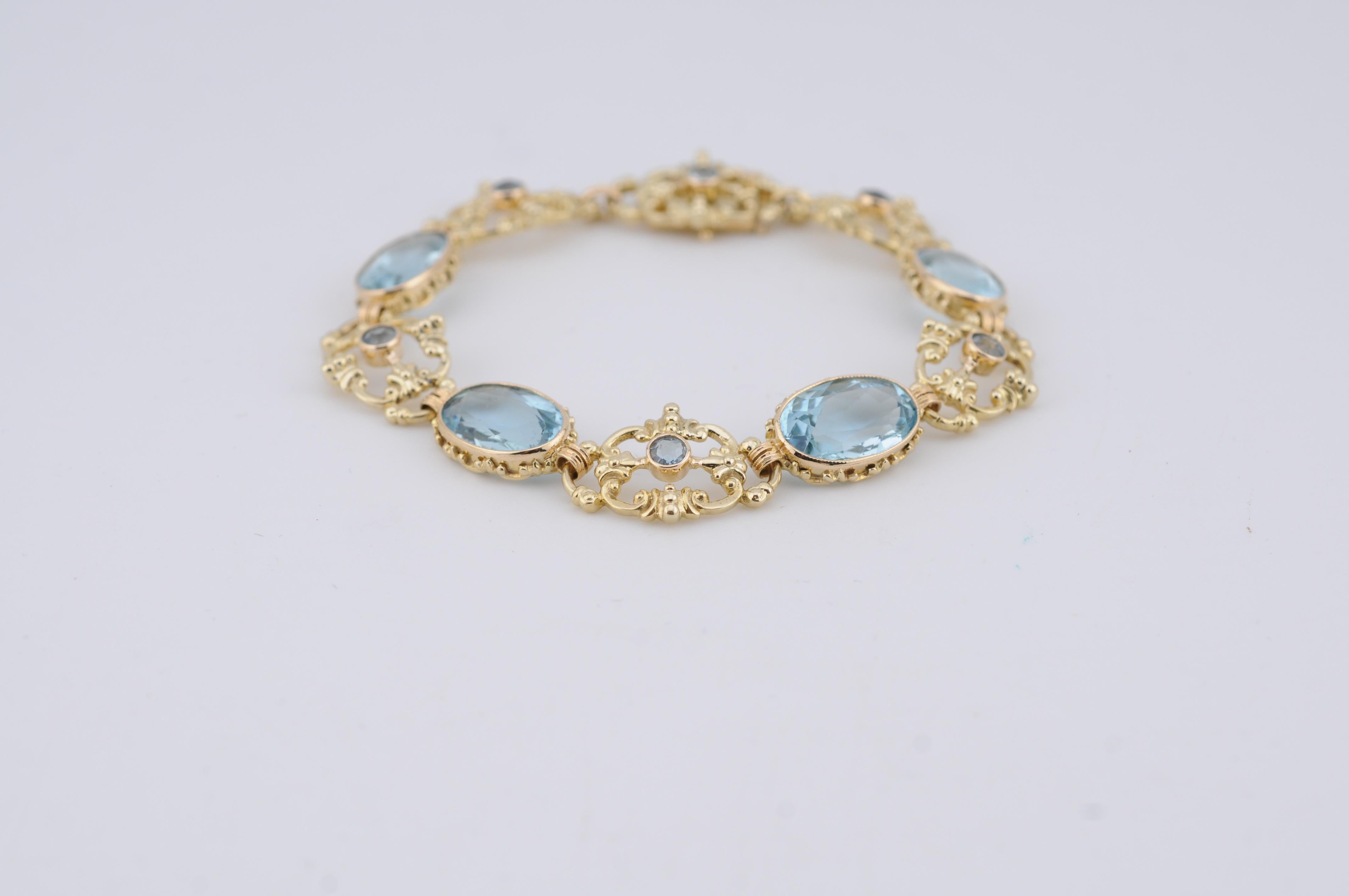 Gold Aquamarine Bracelet – 4×5 ct, Medium Blue For Sale 1