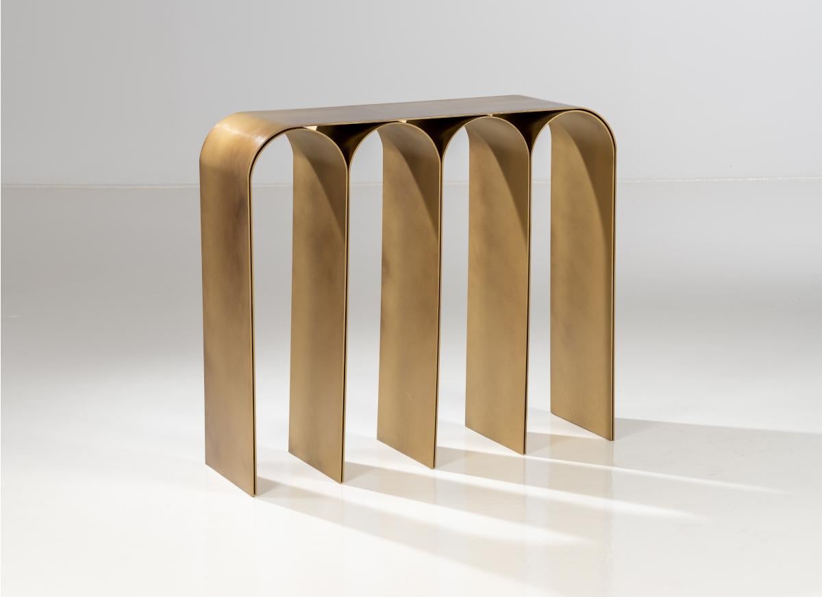 Gold arch console by Pietro Franceschini
Sold exclusively by Galerie Philia
Manufacturer: Prinzivalli
Dimensions: W 103 x L 30 x H 86 cm
Materials: Brass

Also available:
Steel (brass finish, blackened, satin, polished)
Brass (natural, satin,