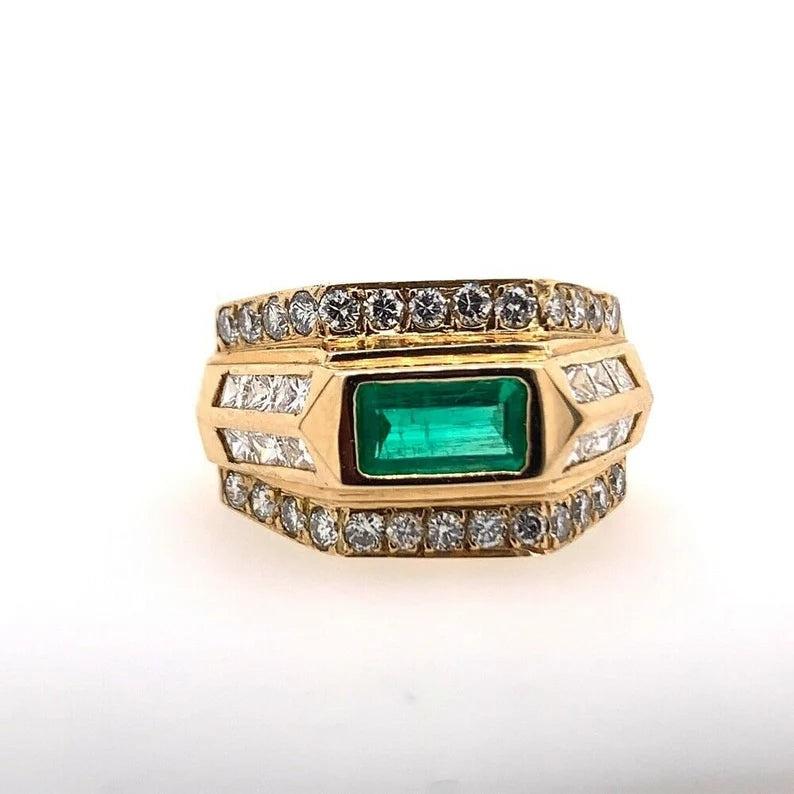 Taglio smeraldo Anello in oro Art Deco da 2 carati Smeraldo verde naturale e diamante da cocktail Circa 1960 in vendita
