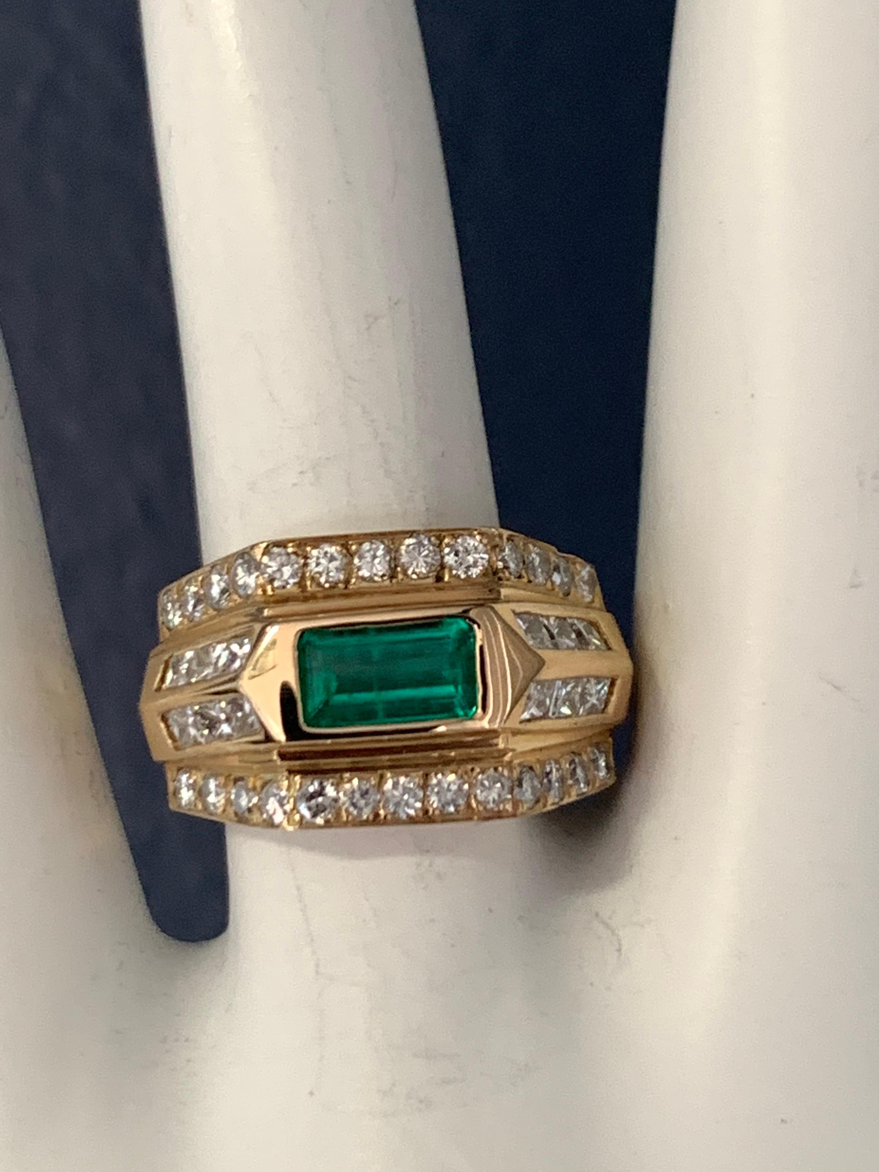 Art Deco Style 2 Carat Ring Natural Green Emerald and Diamond Cocktail For Sale 2