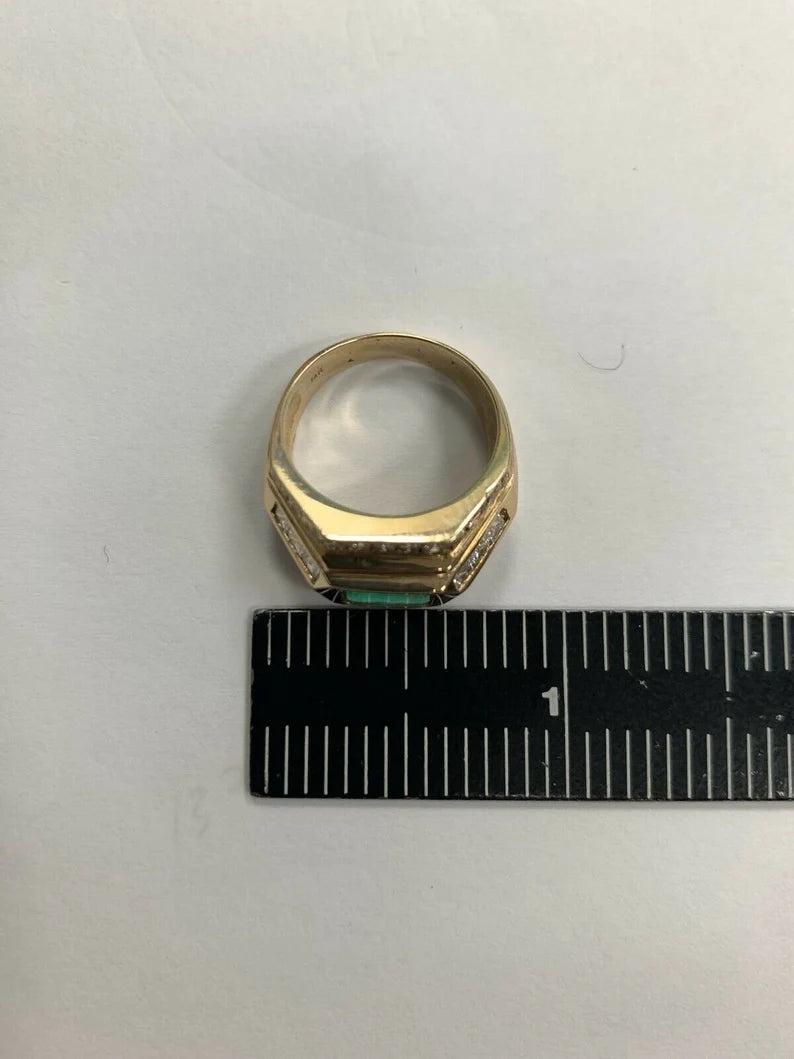 Anello in oro Art Deco da 2 carati Smeraldo verde naturale e diamante da cocktail Circa 1960 in vendita 4