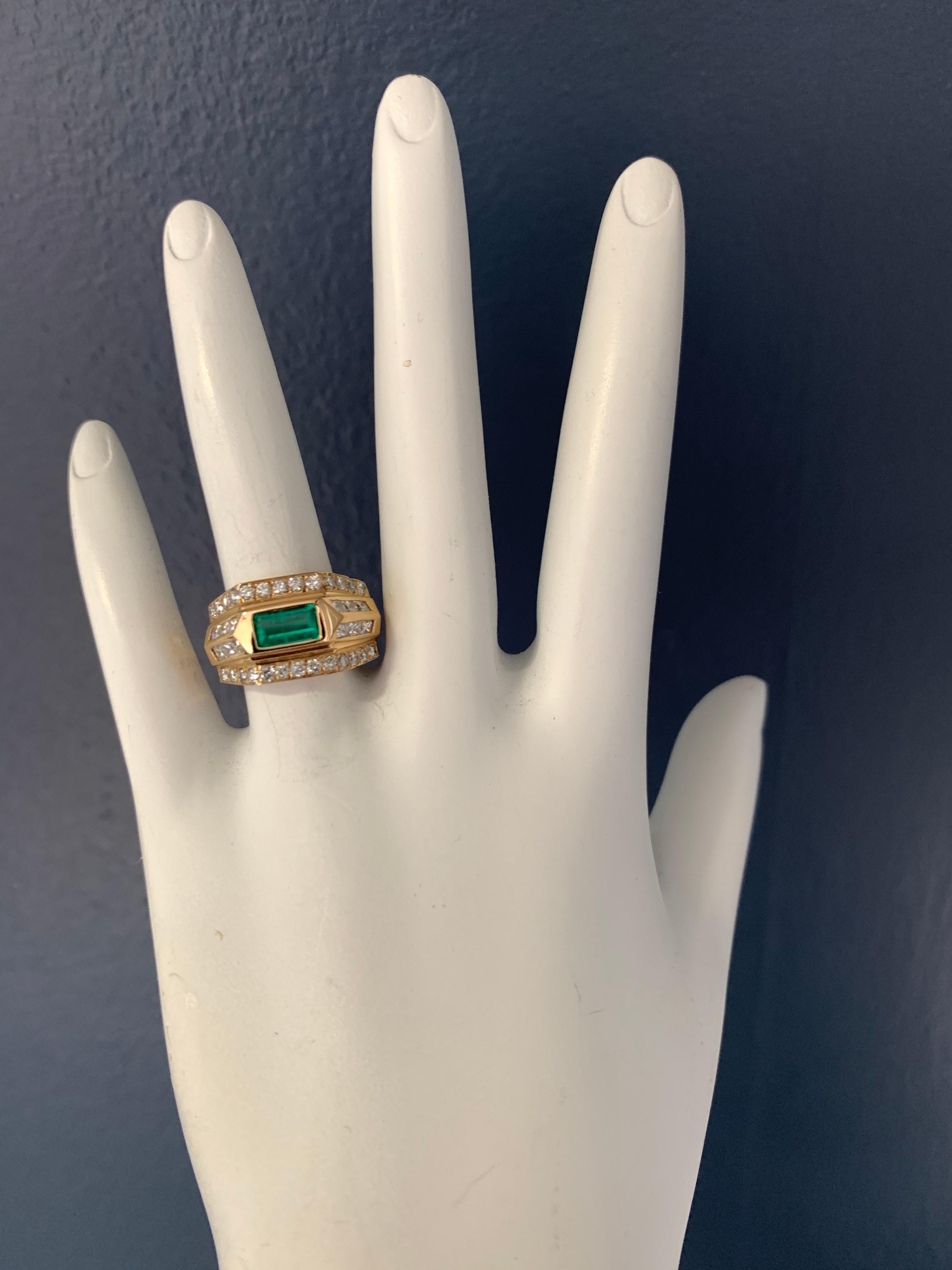 Art Deco Style 2 Carat Ring Natural Green Emerald and Diamond Cocktail For Sale 3