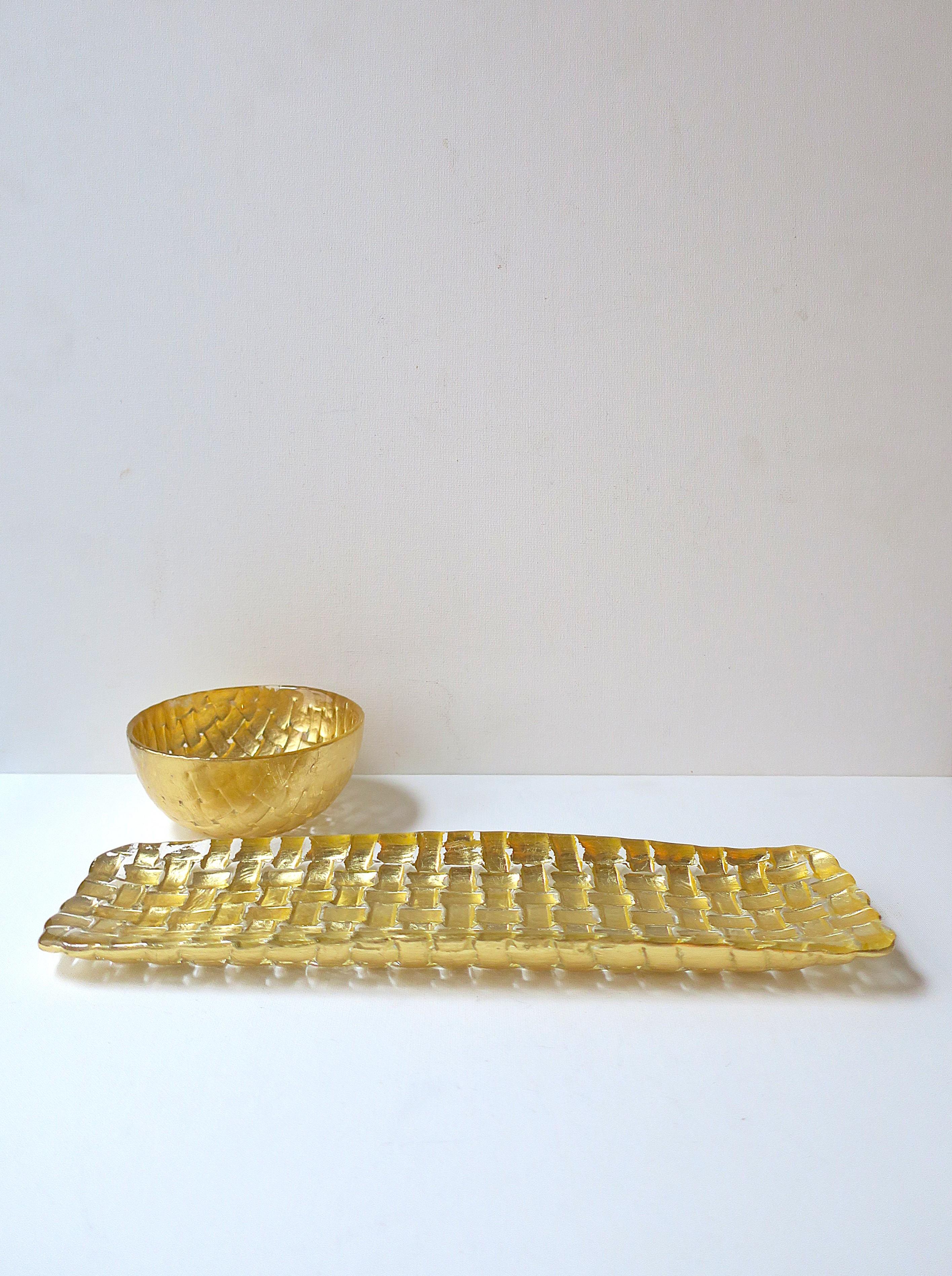 Gold-Kunstglas-Tablett (Glaskunst) im Angebot