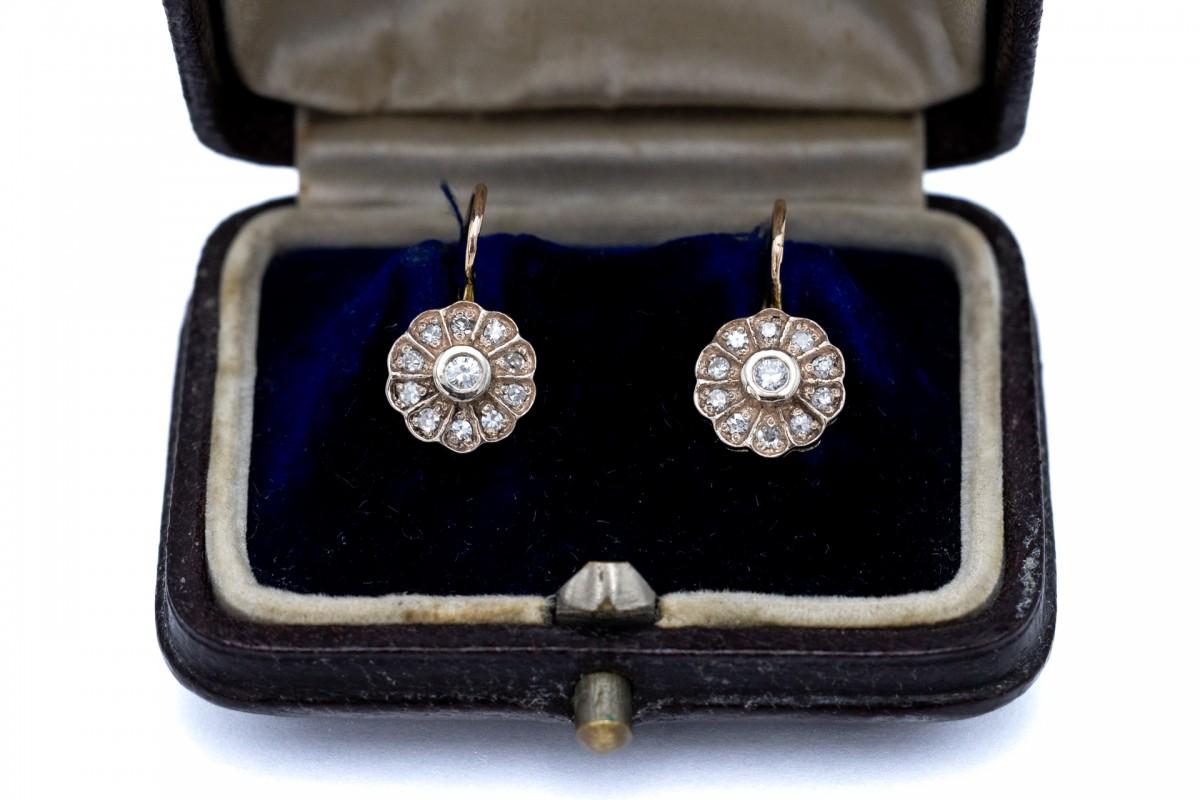 Women's or Men's Gold Art Nouveau earrings with 0.40ct diamonds, Austria-Hungary, circa 1900. For Sale
