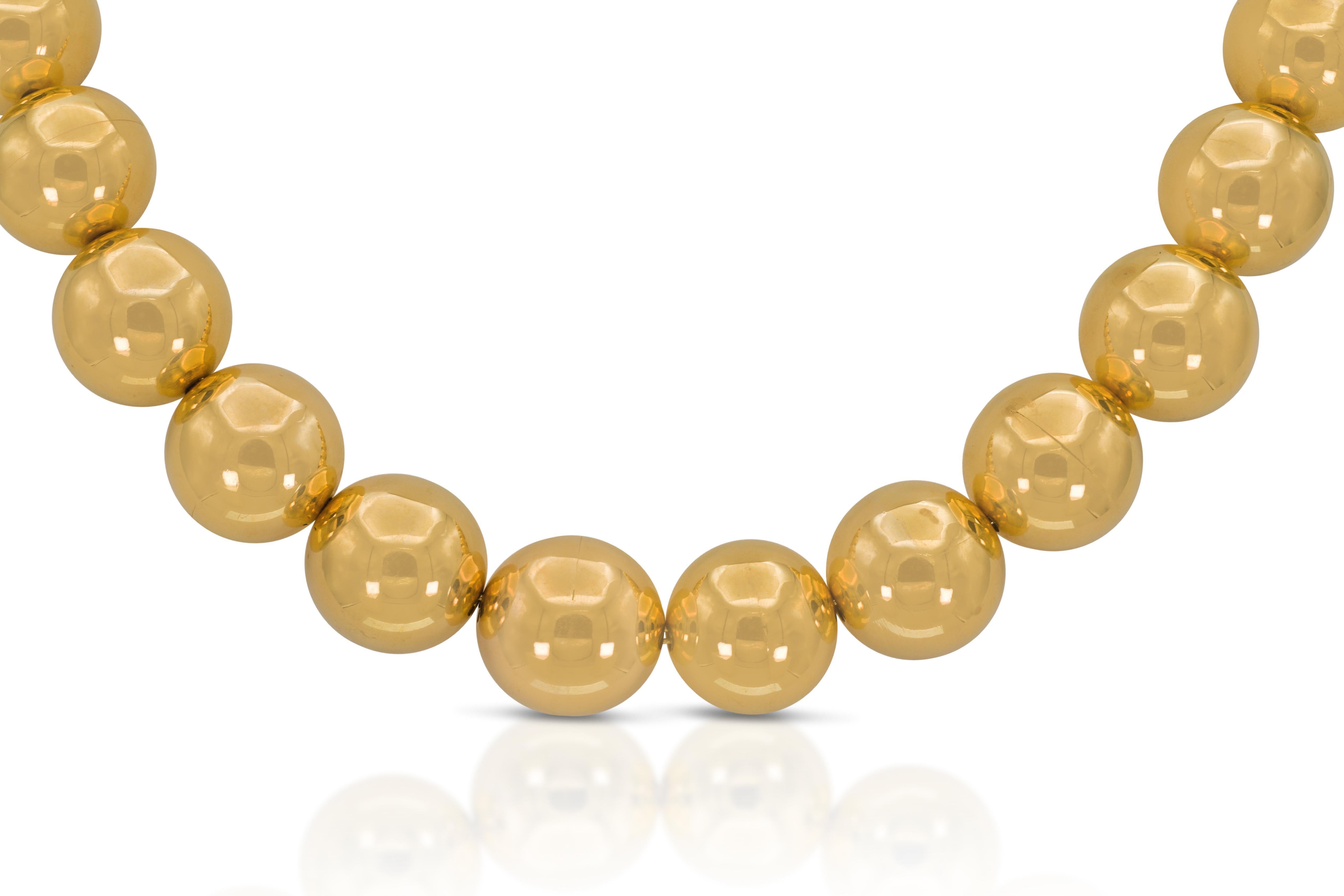 Finely crafted in 18k yellow gold.
19 1/4 inches long