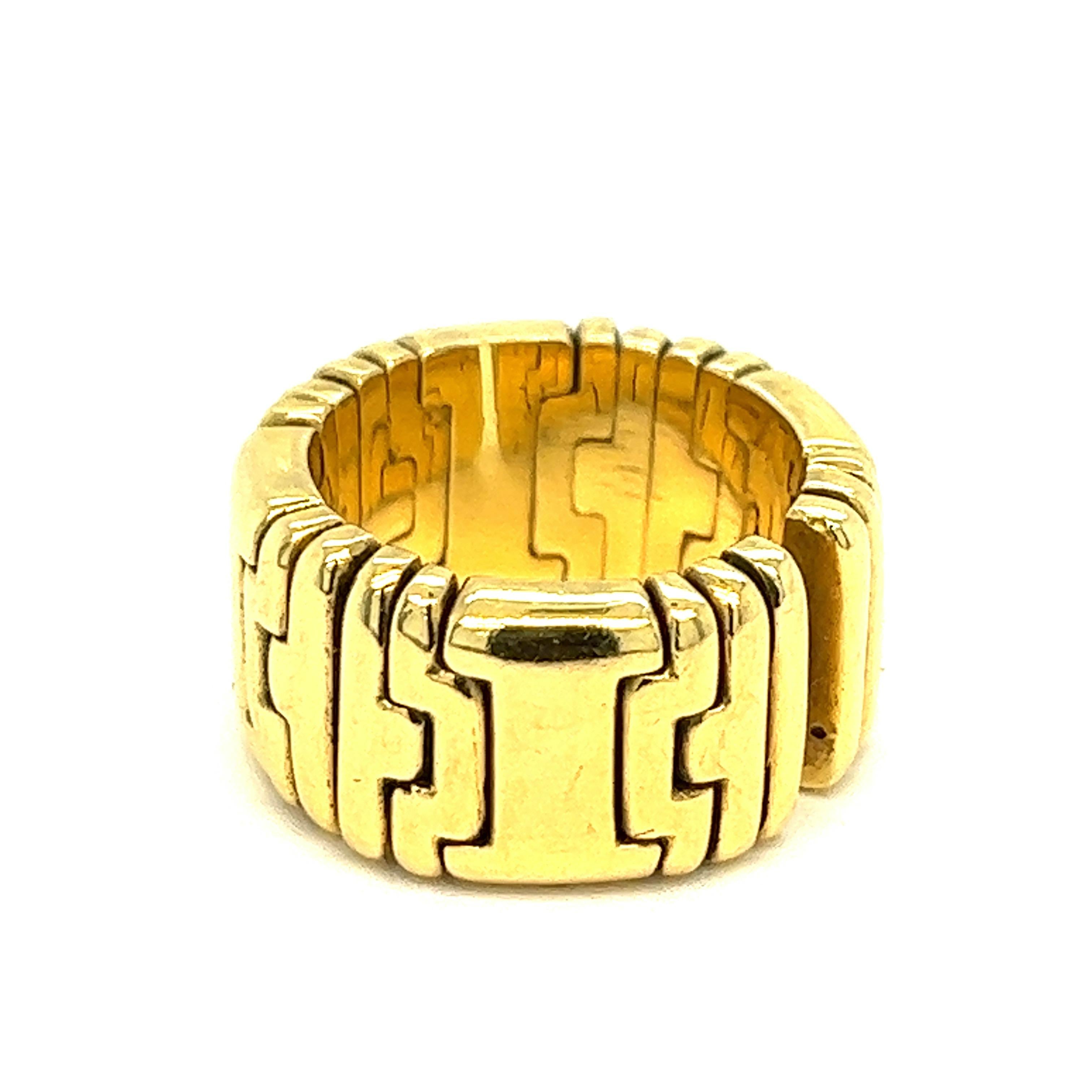 Gold Band Ring In Good Condition For Sale In New York, NY