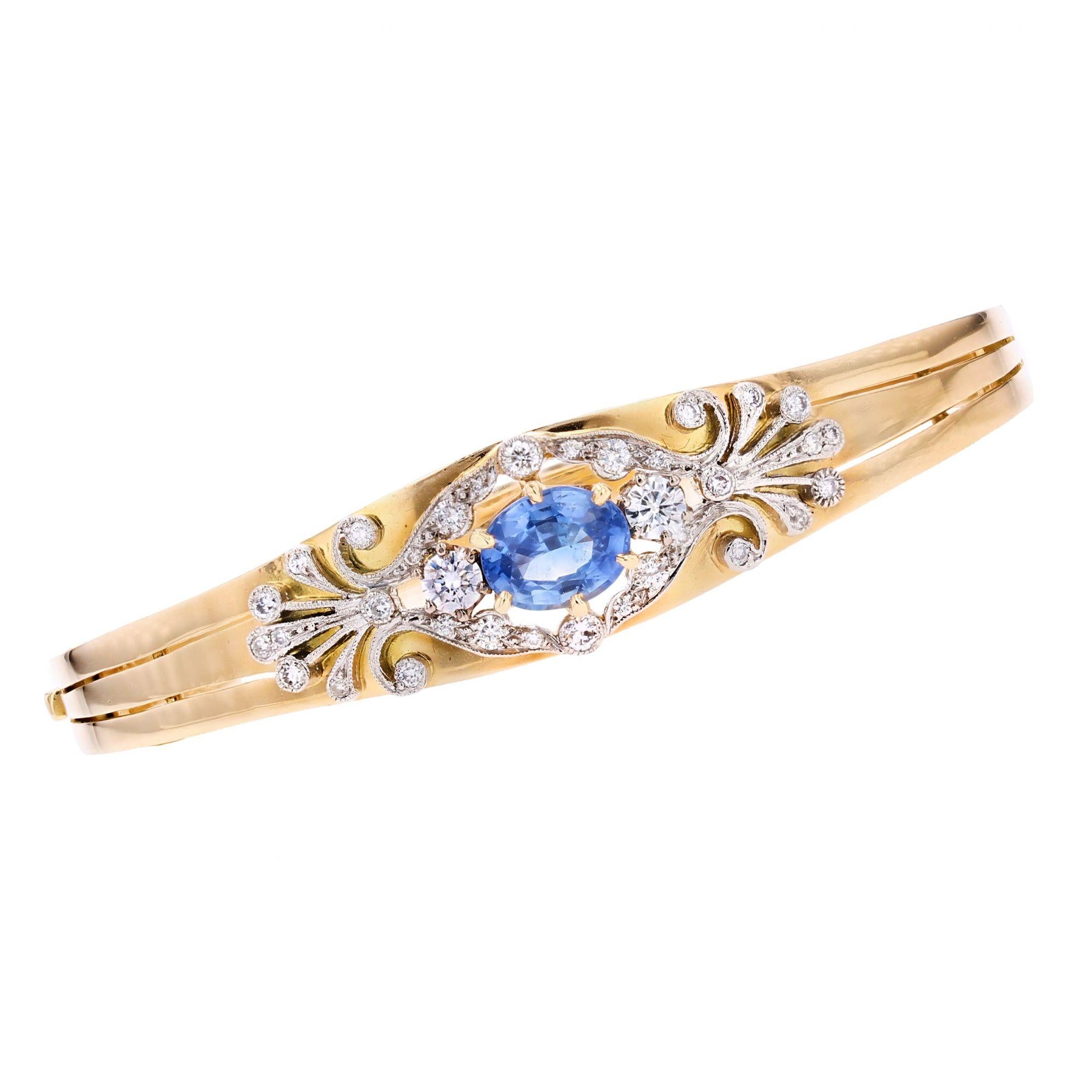 Bracelet jonc en or serti de diamants et de saphirs en vente