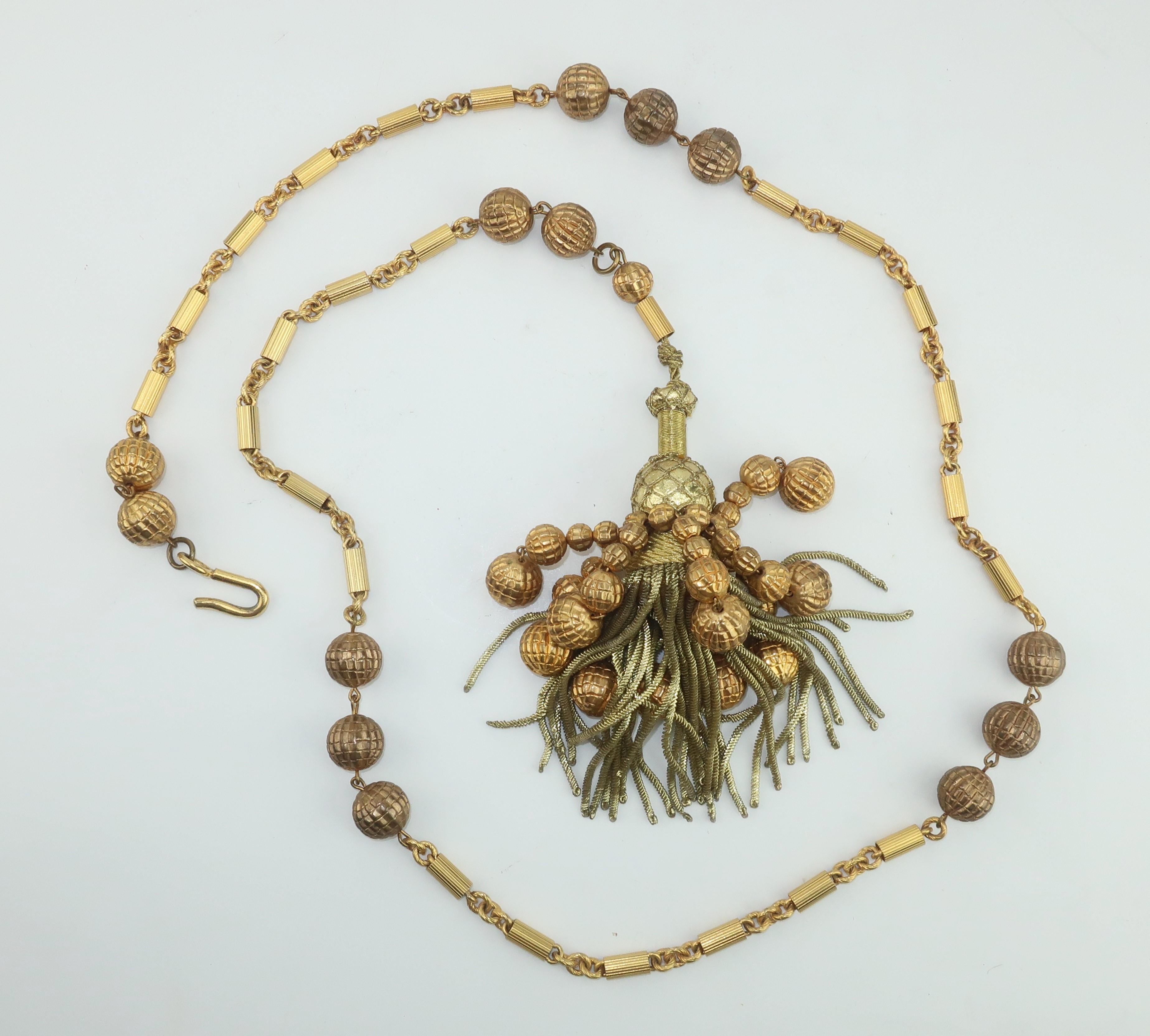 Gold Beaded Chain & Tassel Convertible Necklace Belt, 1960’s In Good Condition In Atlanta, GA
