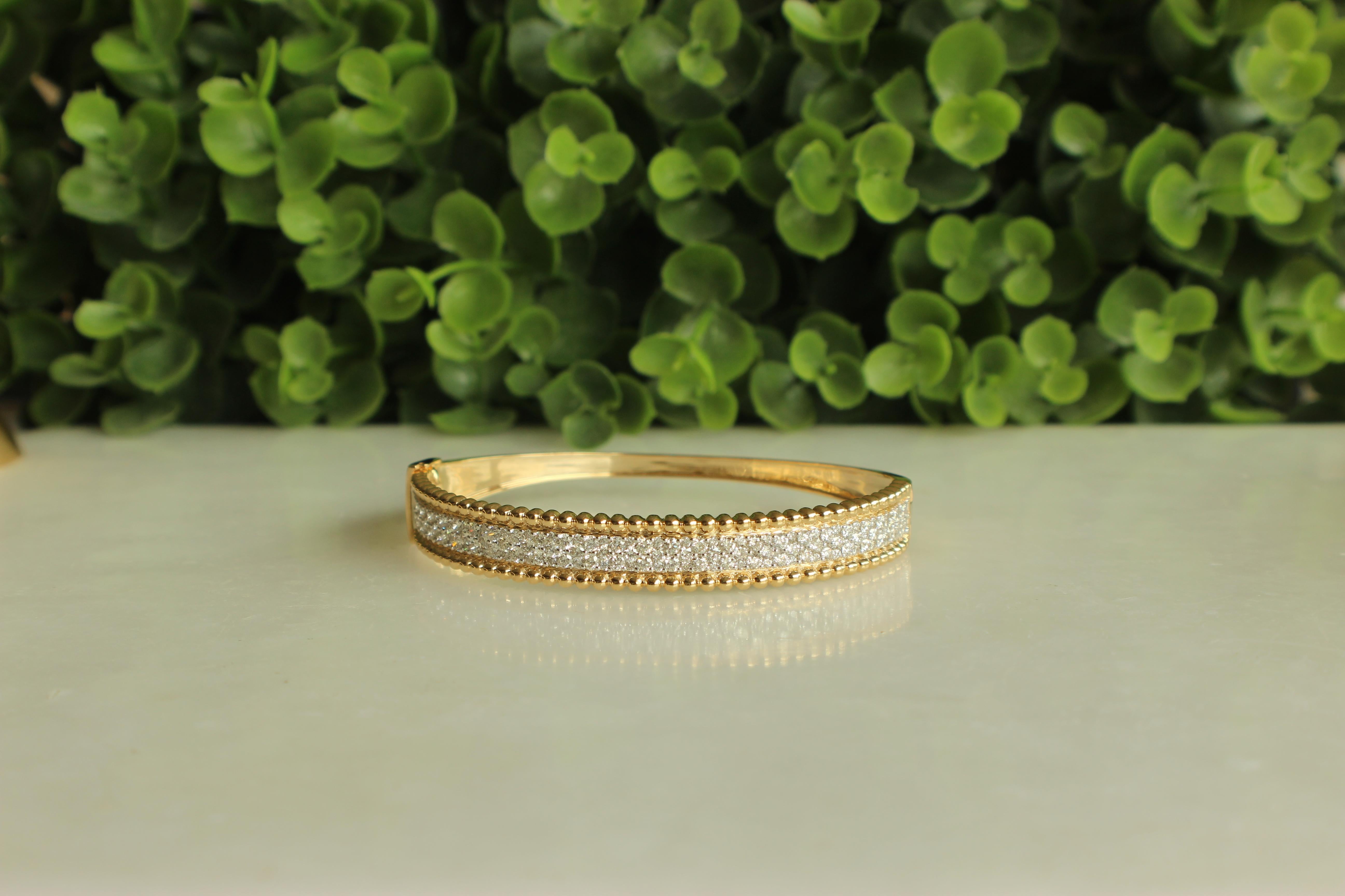 Breites Diamantarmband aus 14k massivem Gold (zertifiziert) im Angebot 1