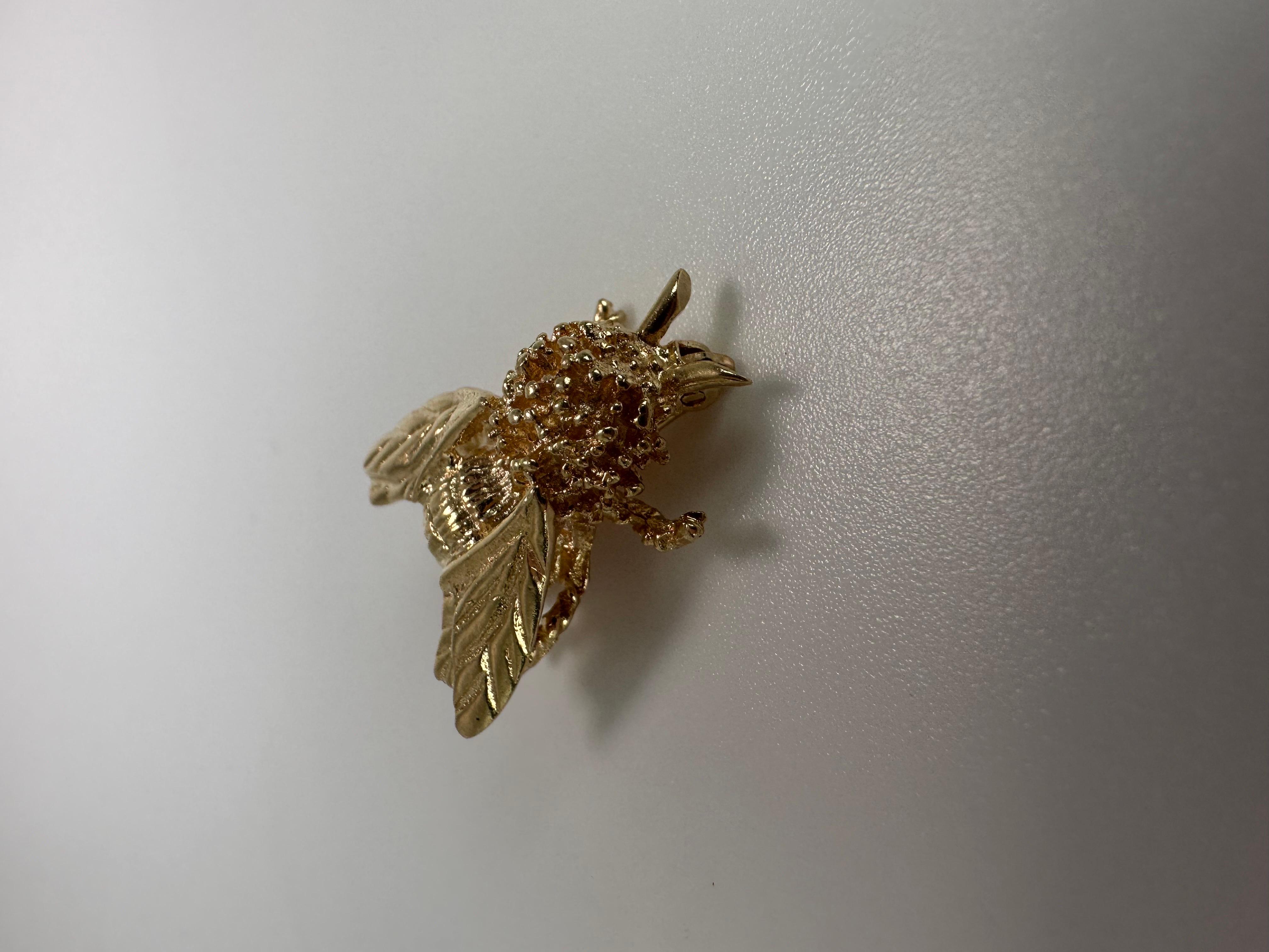Gold Bee Brooch 14KT yellow gold In New Condition For Sale In Jupiter, FL