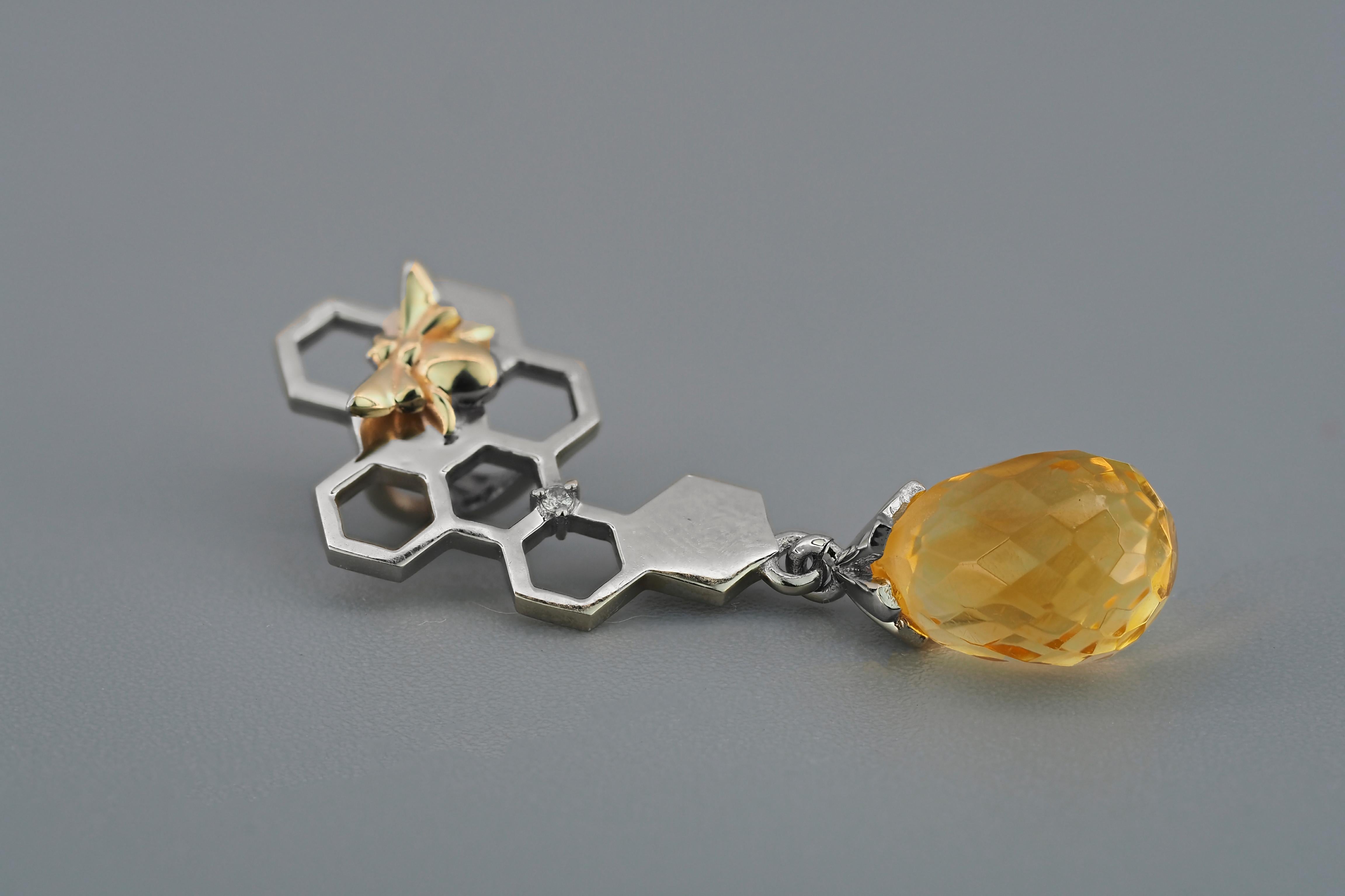 Gold bee pendant. Honecomb pendant.  For Sale 3