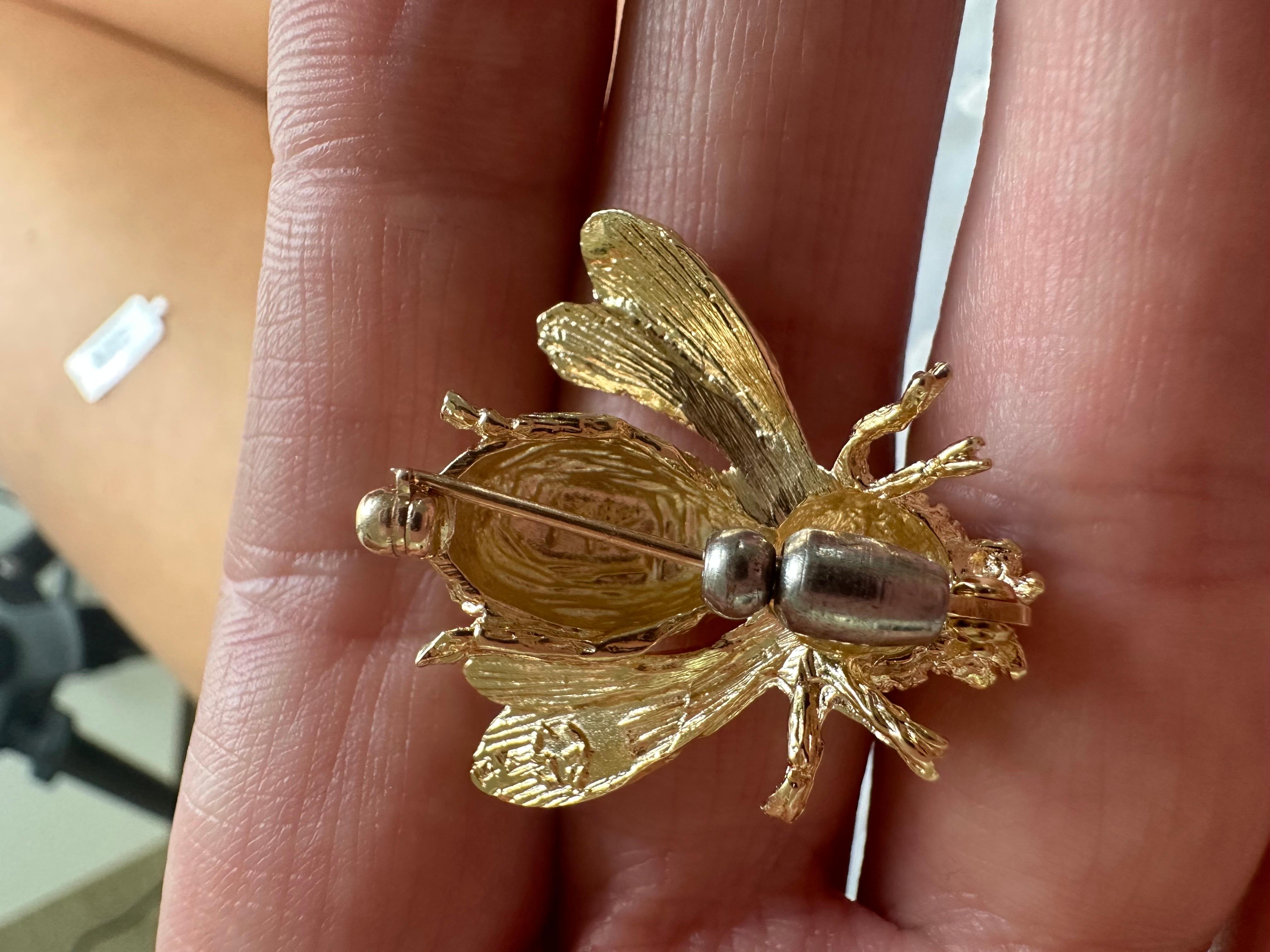 Women's or Men's Gold Bee Pin 14KT yellow gold For Sale