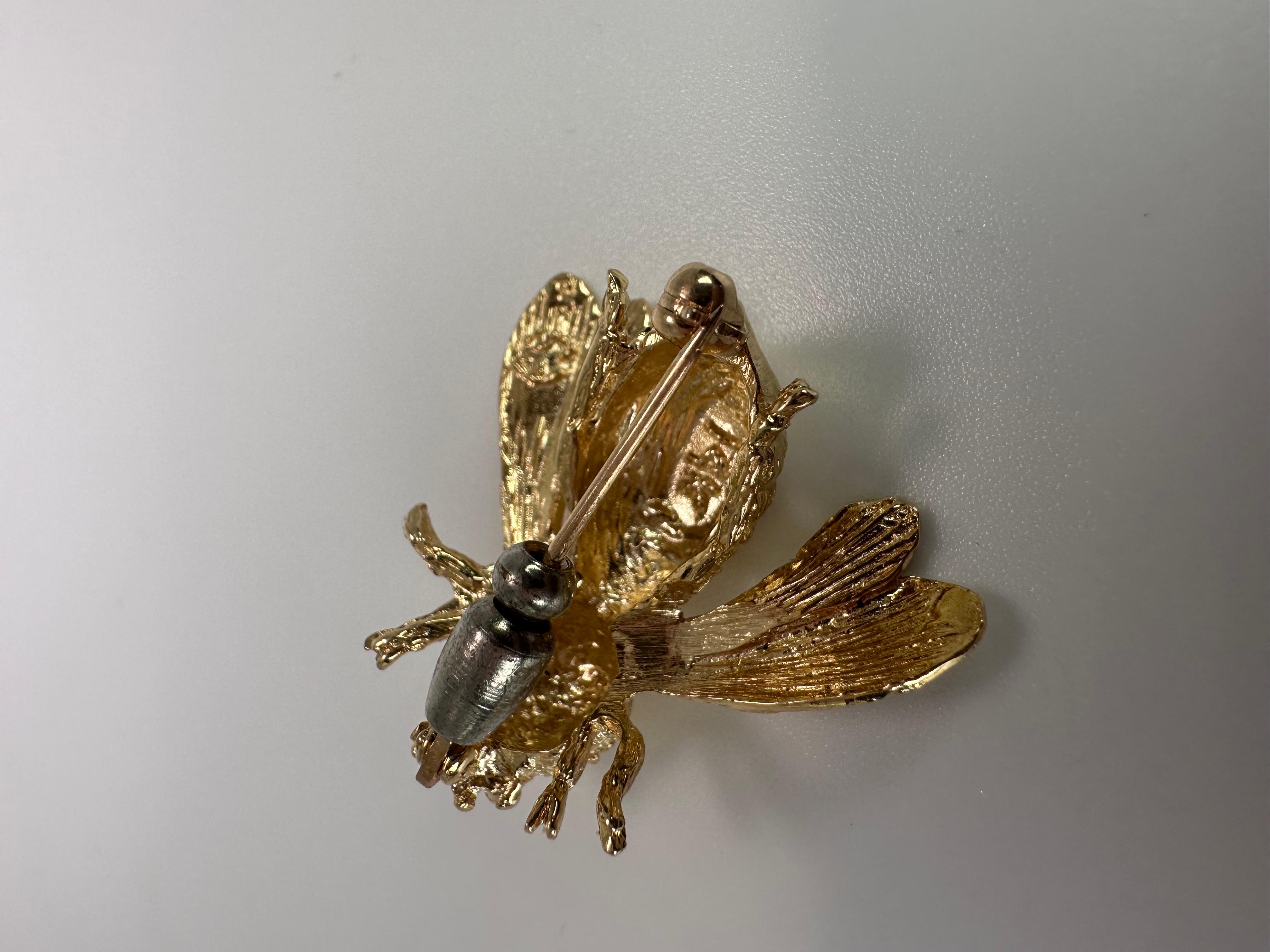 Gold Bee Pin 14KT yellow gold For Sale 1