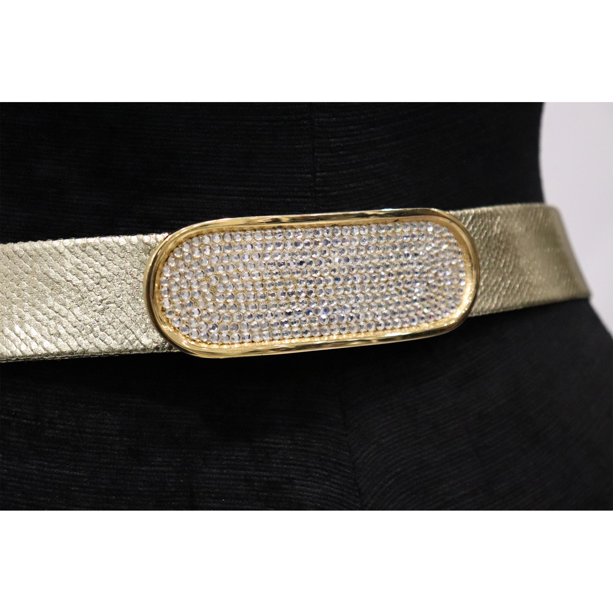 Gold Belt With Rhinestone Oval Clasp In Excellent Condition In Los Angeles, CA