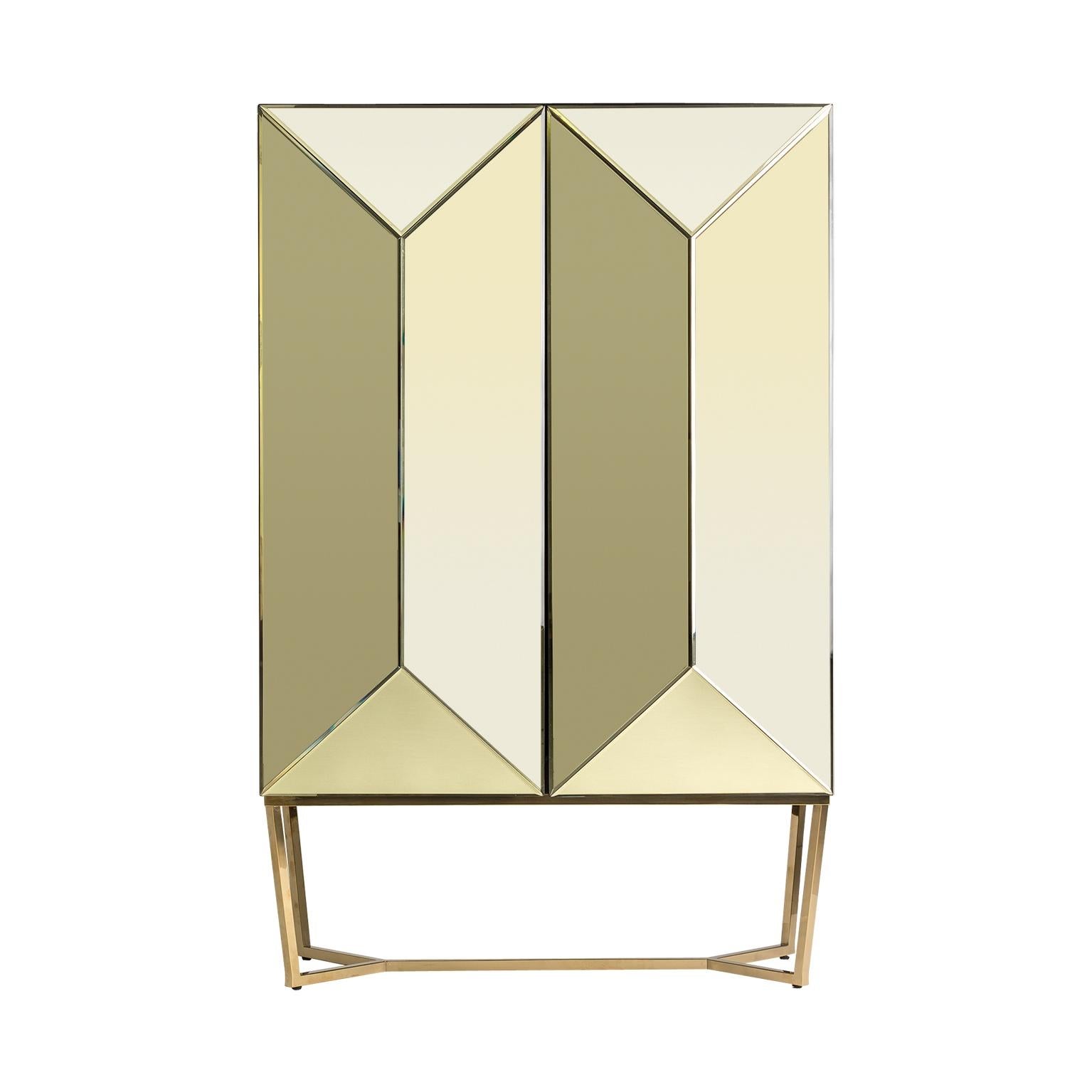 Gold bevelled mirror and gilded metal feet bar cabinet sparkling and sophisticated in an Art Deco style.