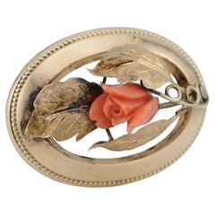 Broche Biedermeier en or avec corail sculpté