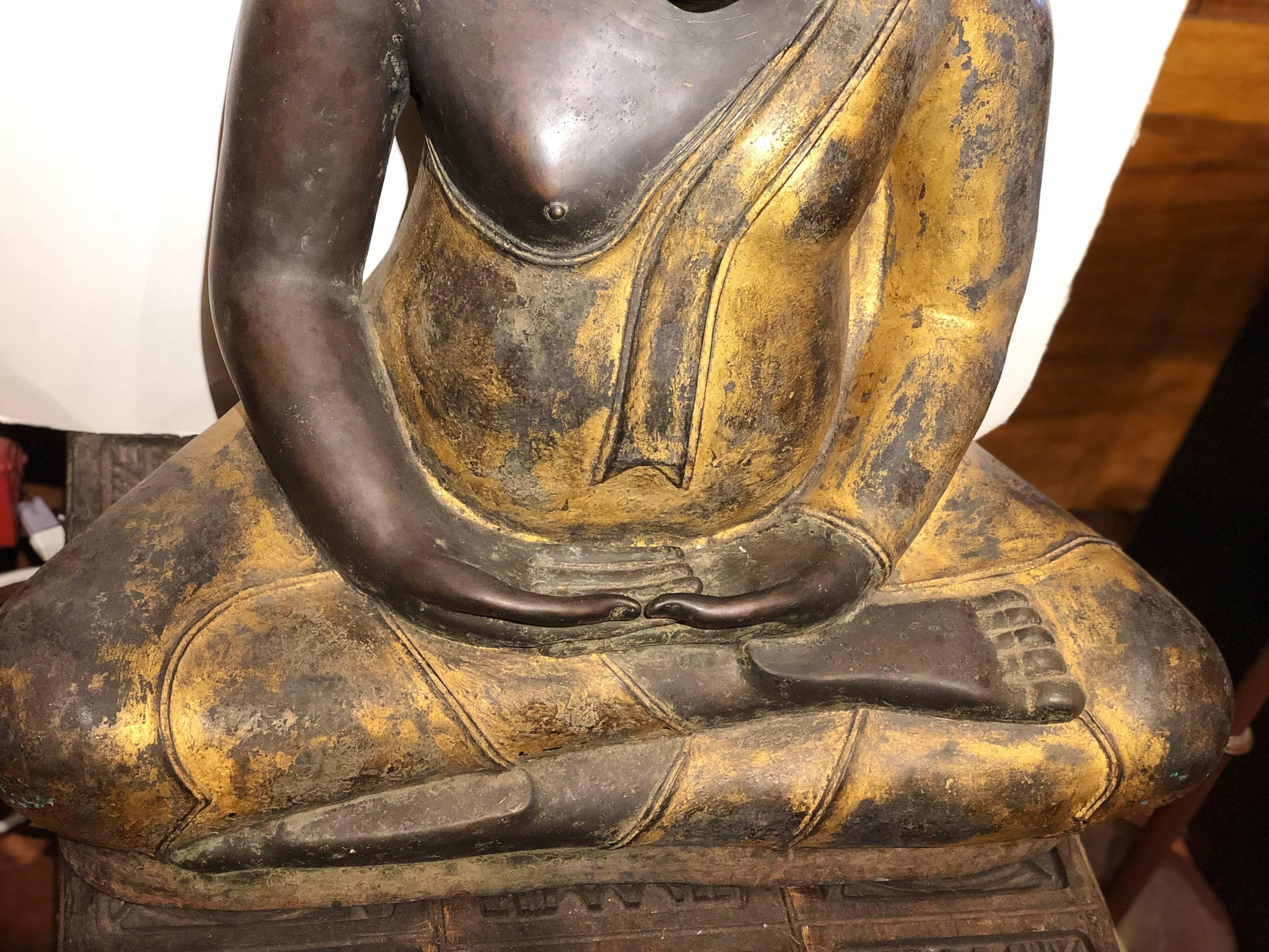 black and gold buddha