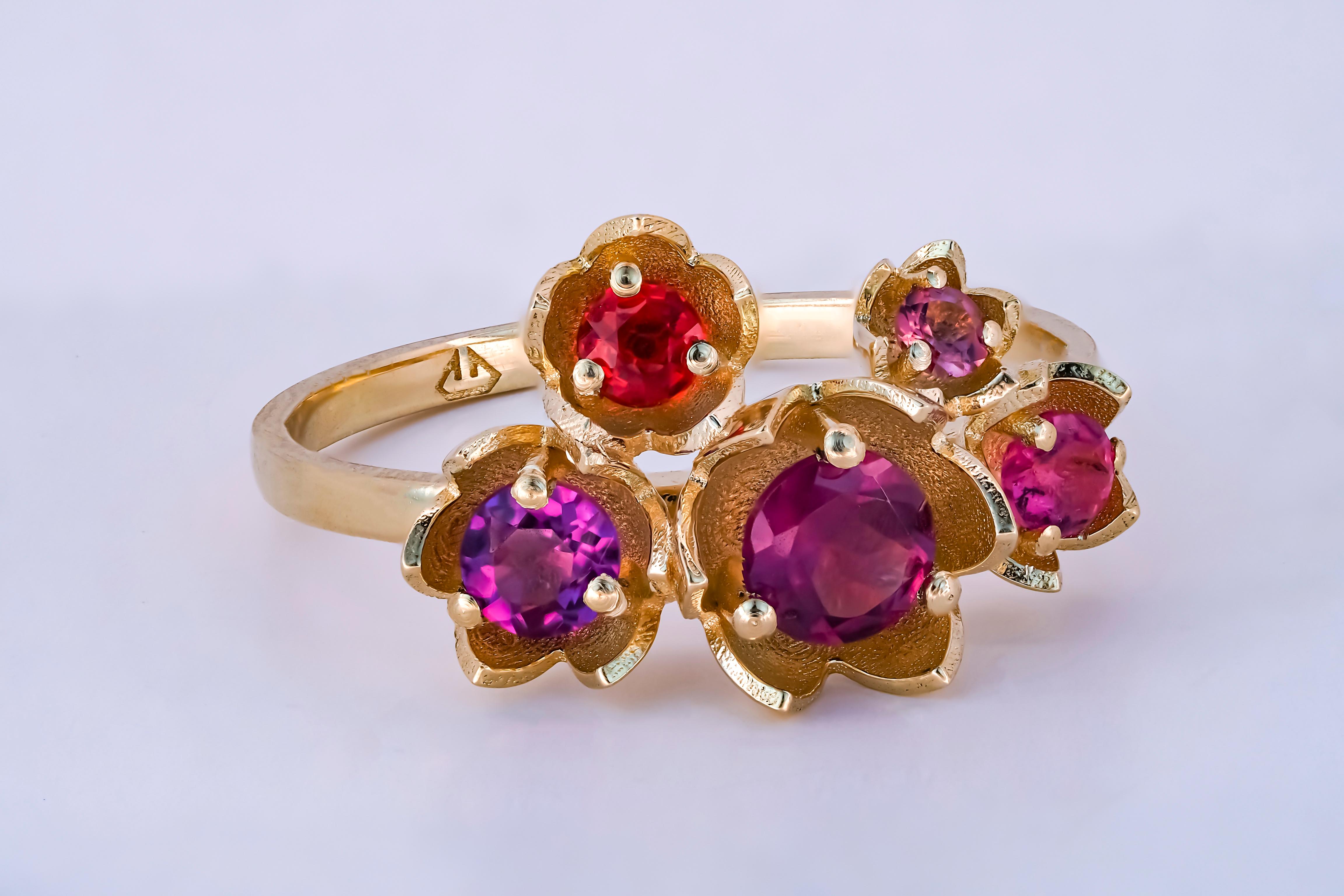 Round Cut Gold blossom flower ring.  For Sale