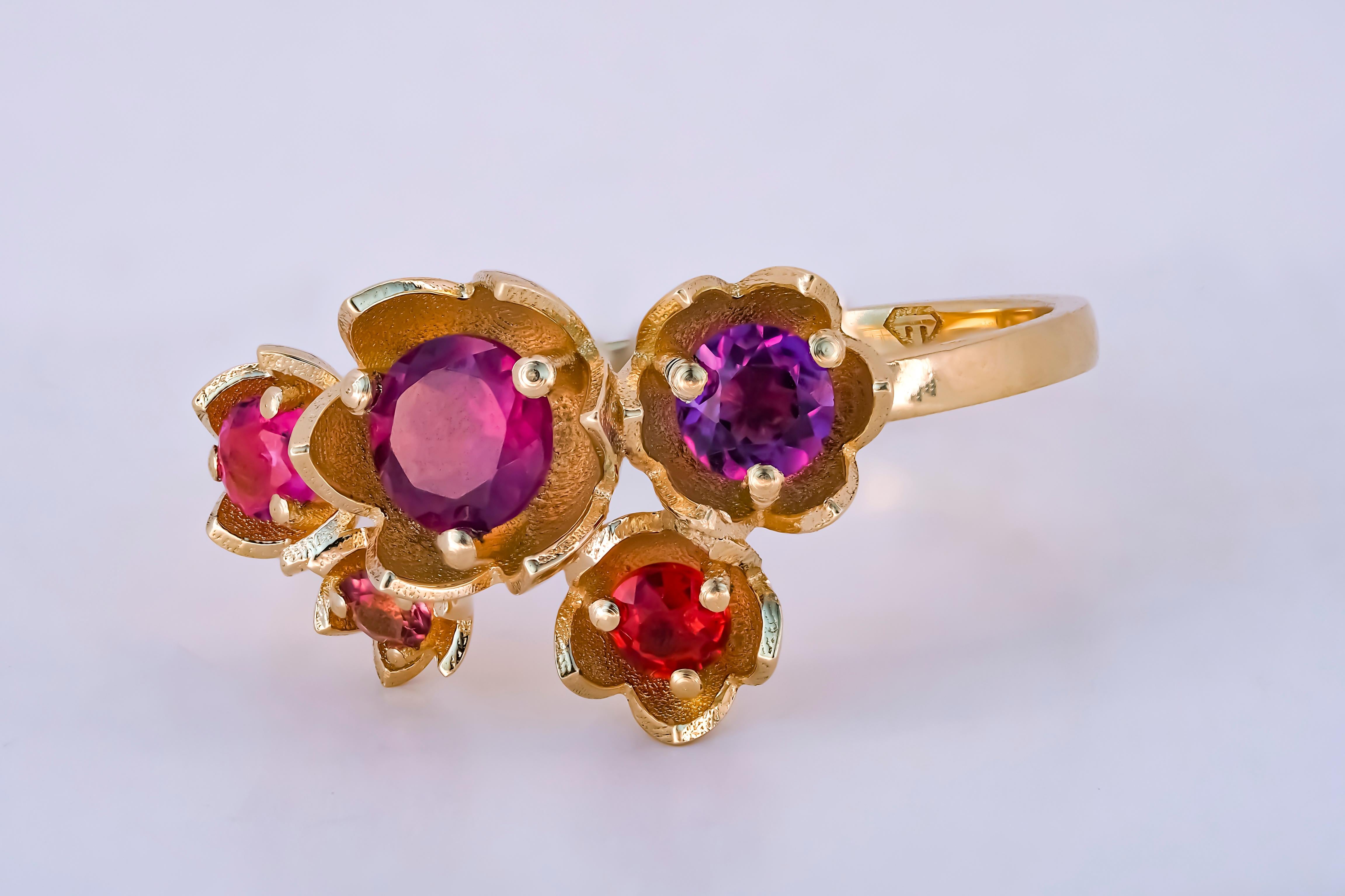 Women's Gold blossom flower ring.  For Sale