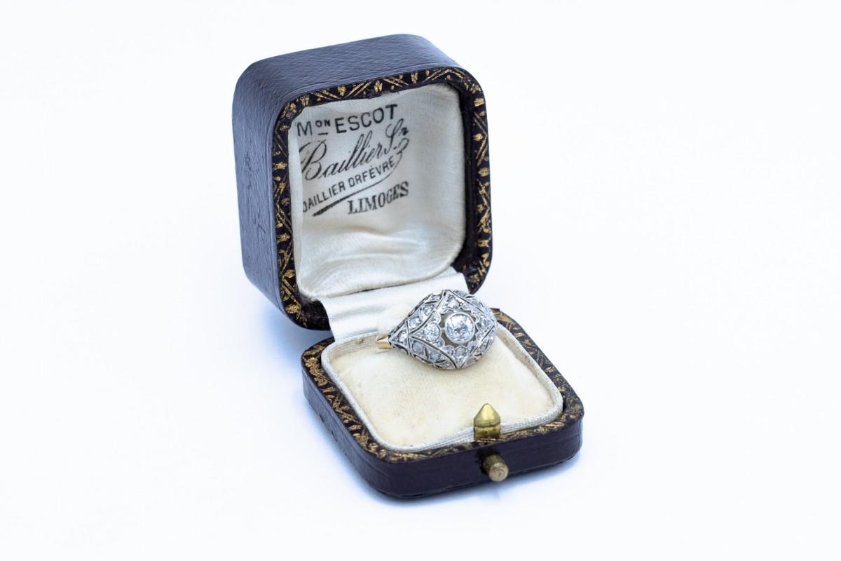 Taglio antico europeo Anello a bombe in oro con diamanti taglio vecchio da 1,00 ct, anni '40. in vendita