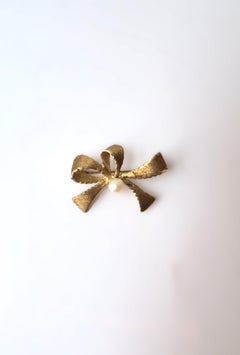 Gold Bow Brooch with Cultured Pearl