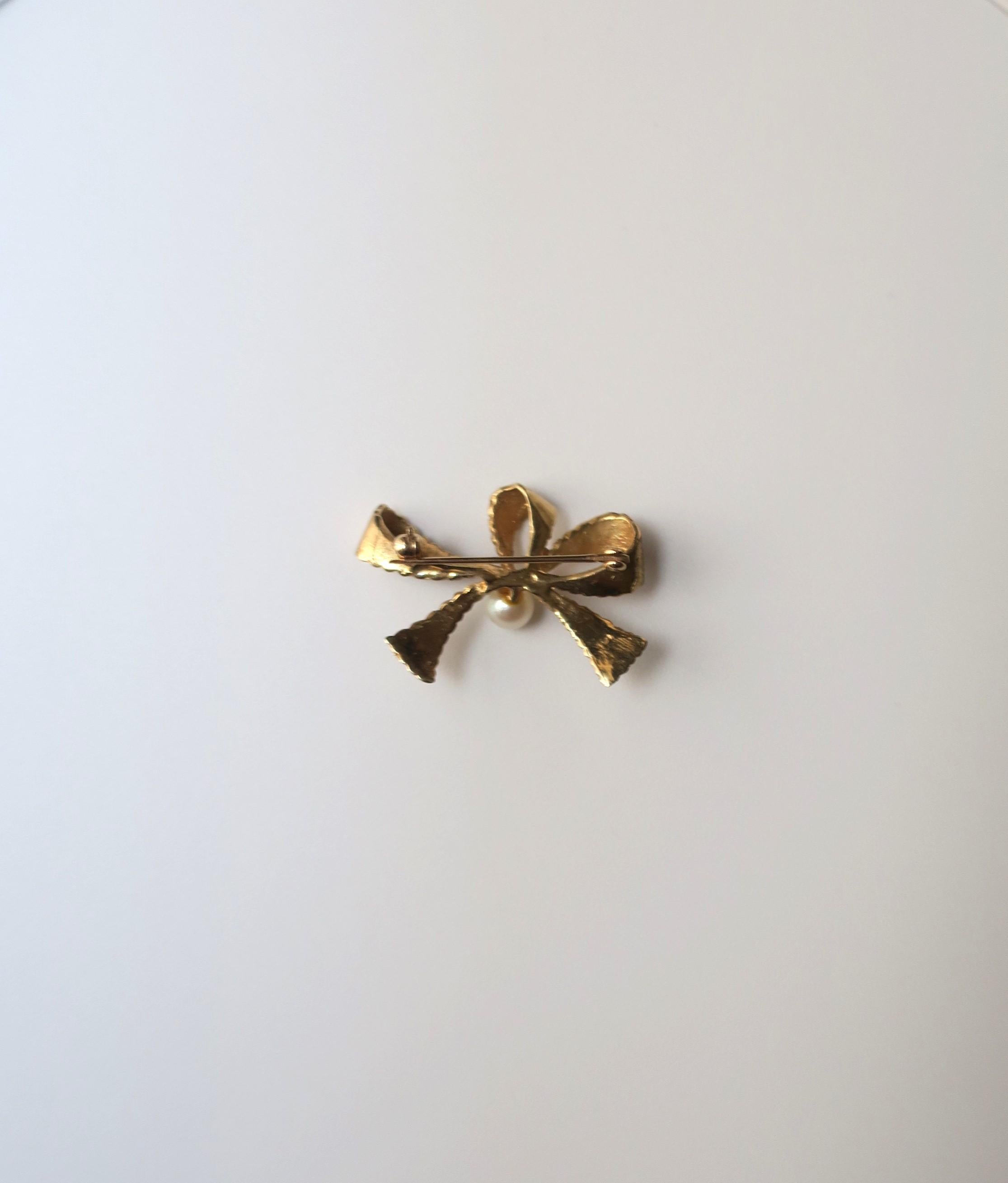 Gold Bow Brooch with Cultured Pearl For Sale 3