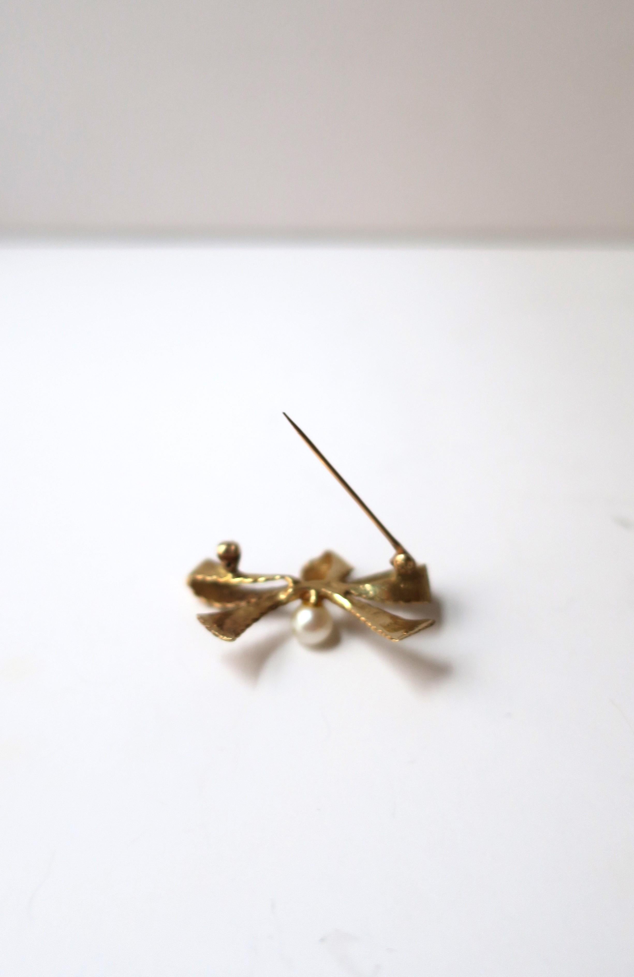 Gold Bow Brooch with Cultured Pearl For Sale 4
