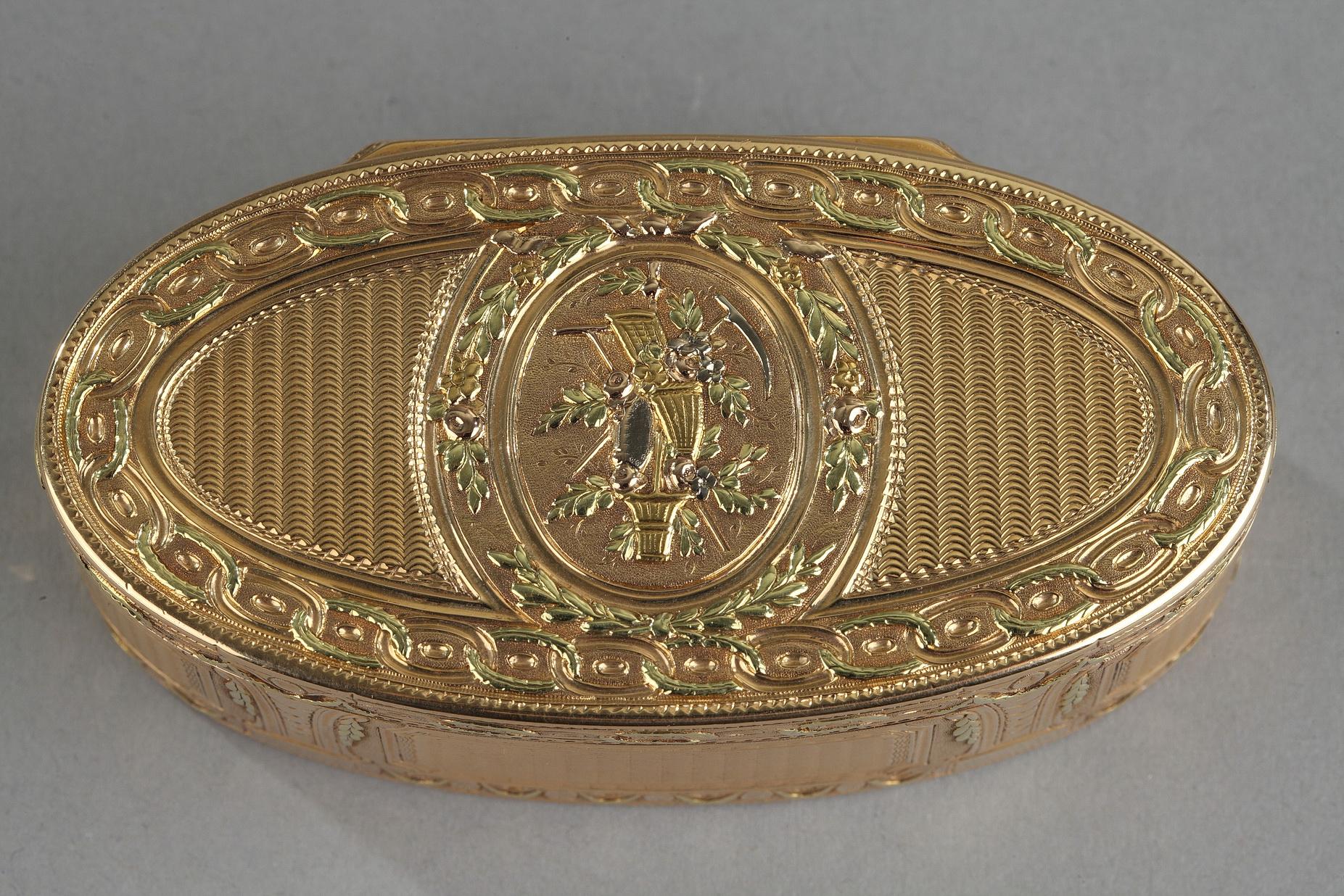 Français Boîte en or de la période Louis XVI en vente