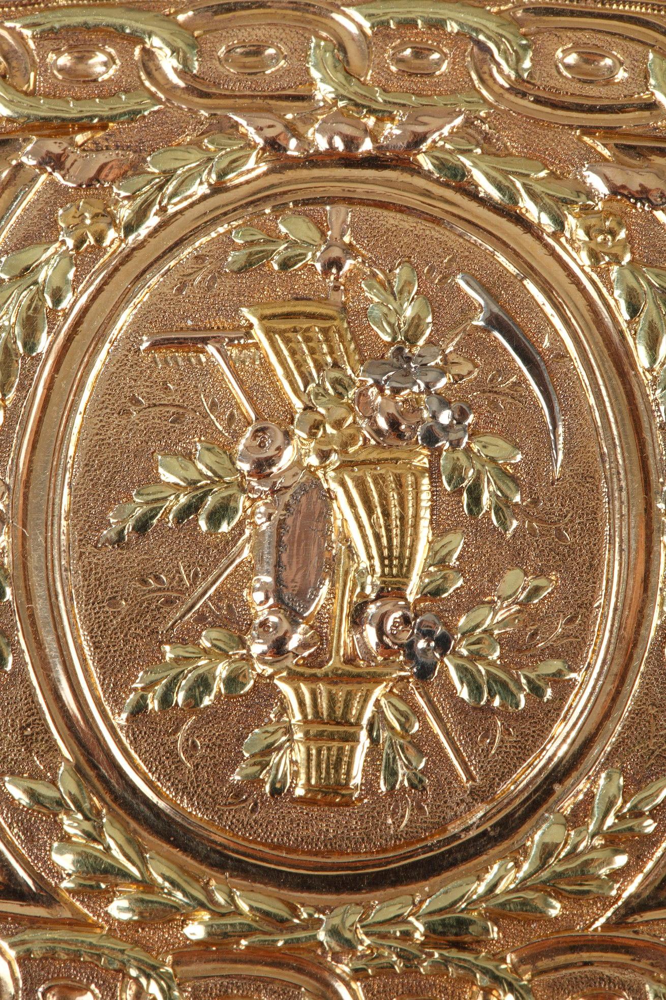 Goldschachtel aus der Louis-XVI-Periode (18. Jahrhundert) im Angebot