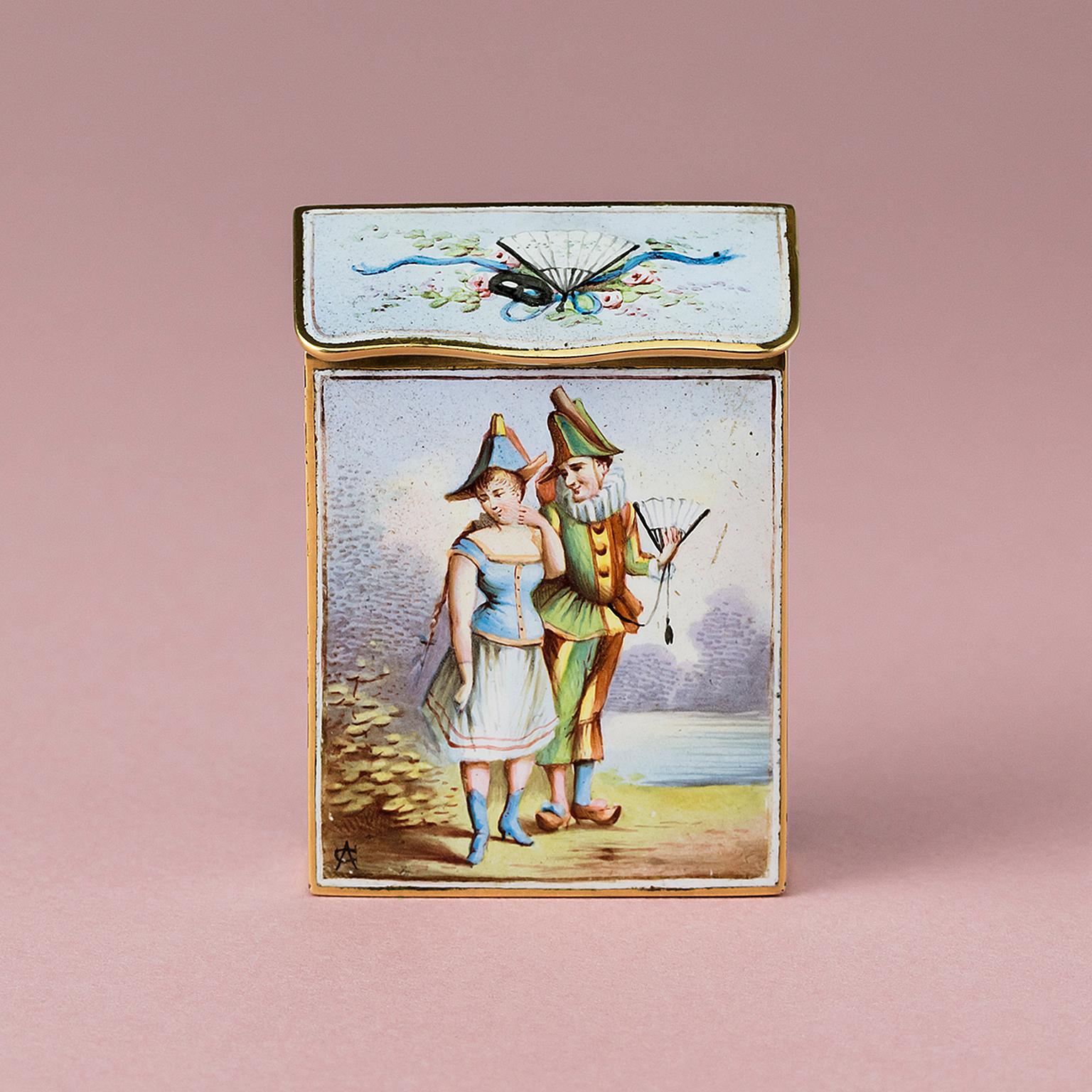 Gold Box with Commedia Dell'arte Decorations In Good Condition In Amsterdam, NL