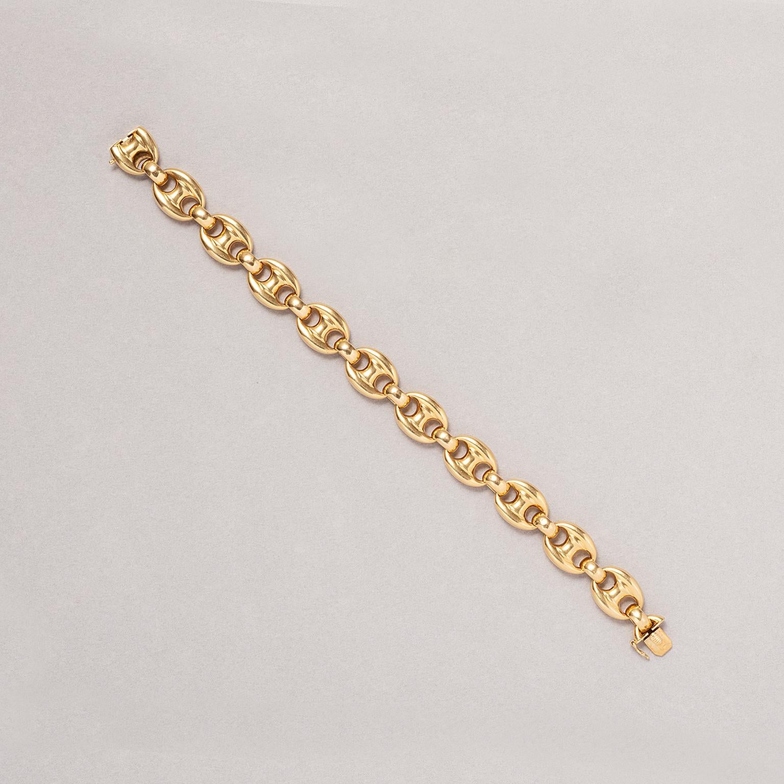 An 18 carat yellow gold mariner bracelet. With master mark: 15 VR for: Weingrill, Italy, circa 1960-70.

weight: 22.16 g
length: 18.8 cm
