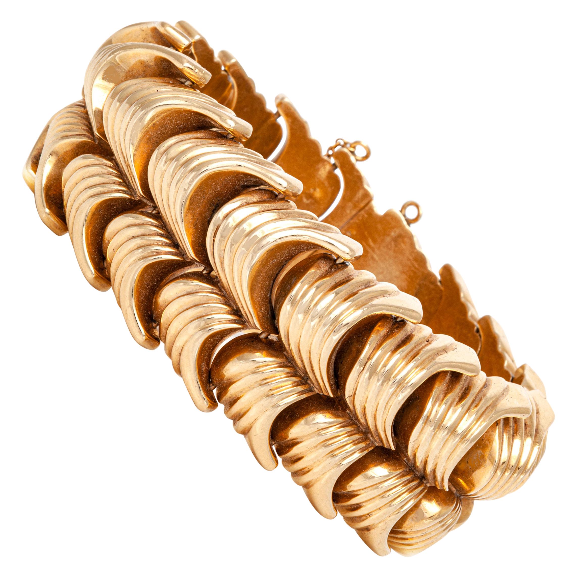 Gold-Armband im Angebot