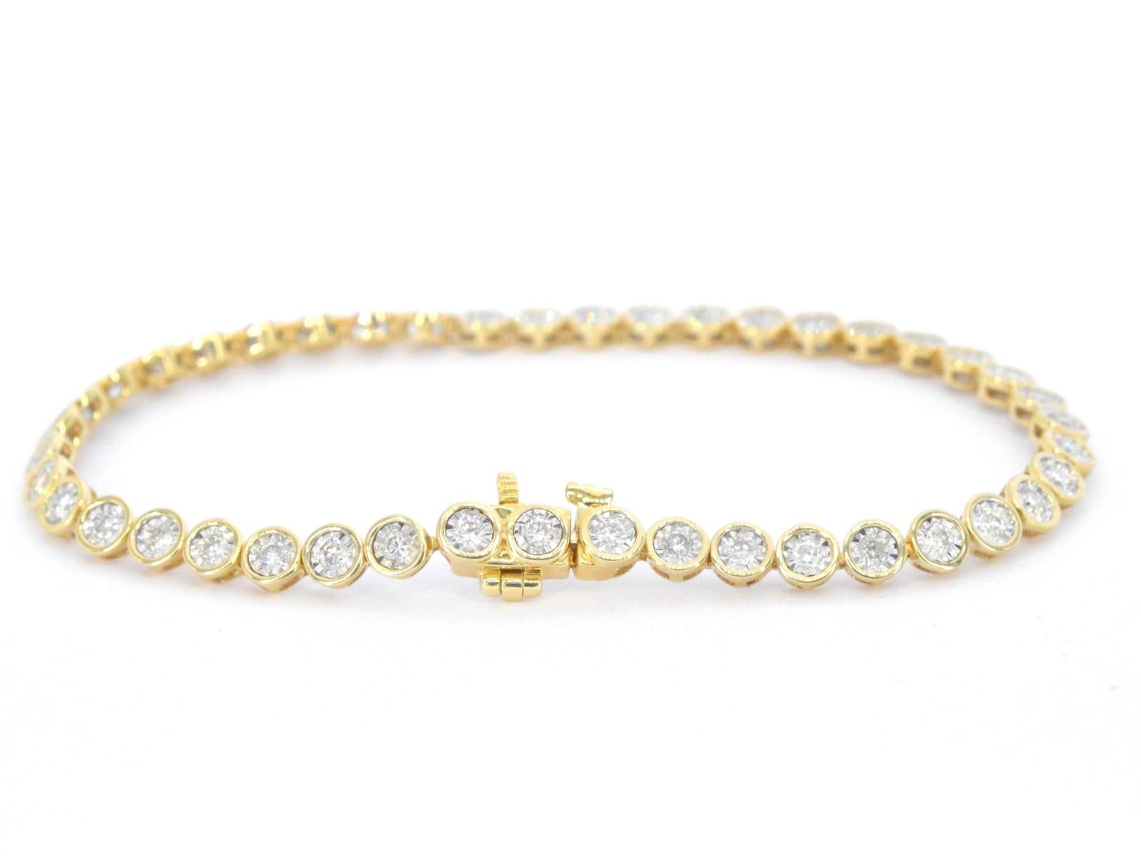 Contemporain Bracelet en or serti de diamants en vente