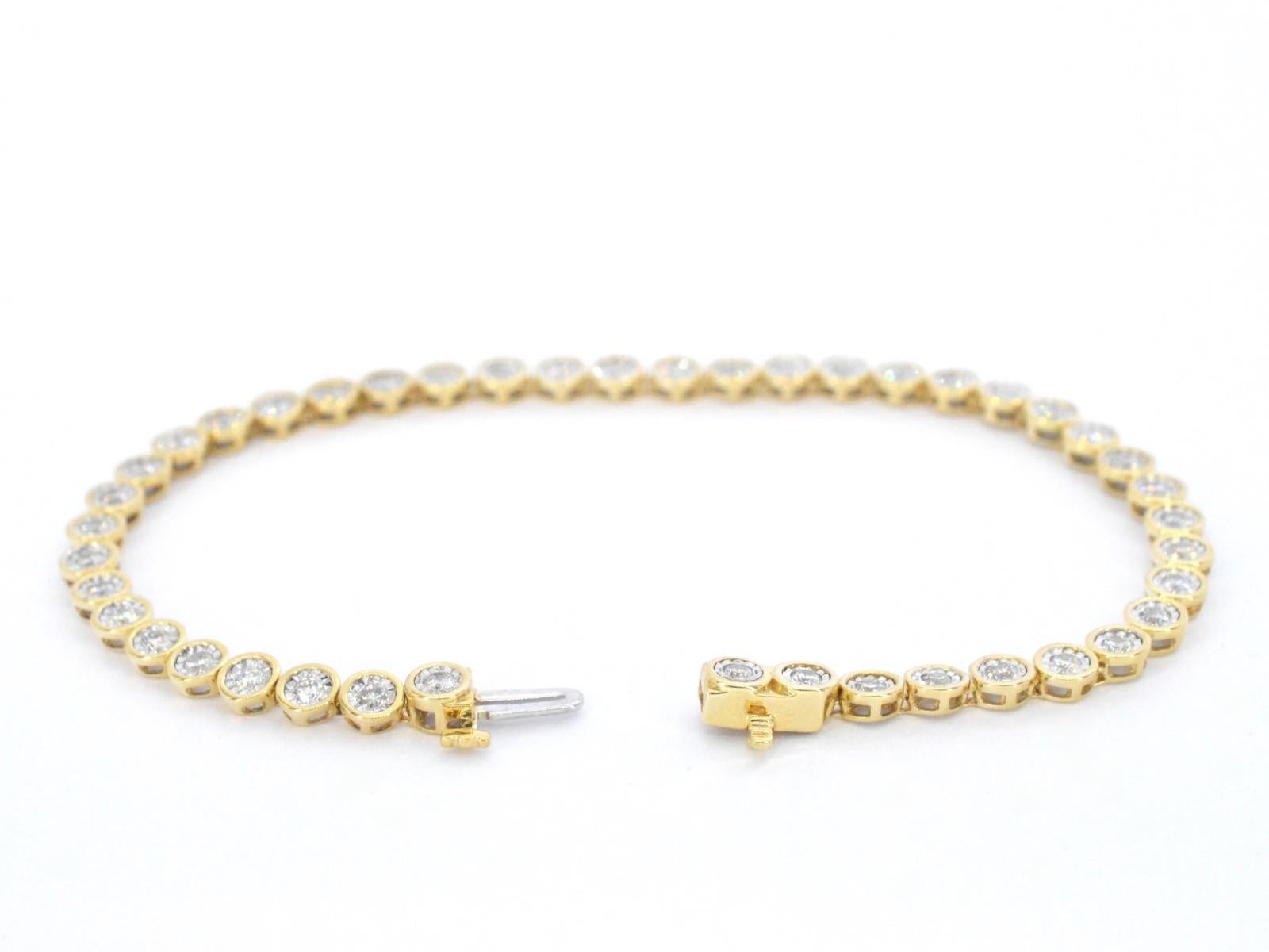 Brilliant Cut Gold Bracelet Set with Diamonds For Sale