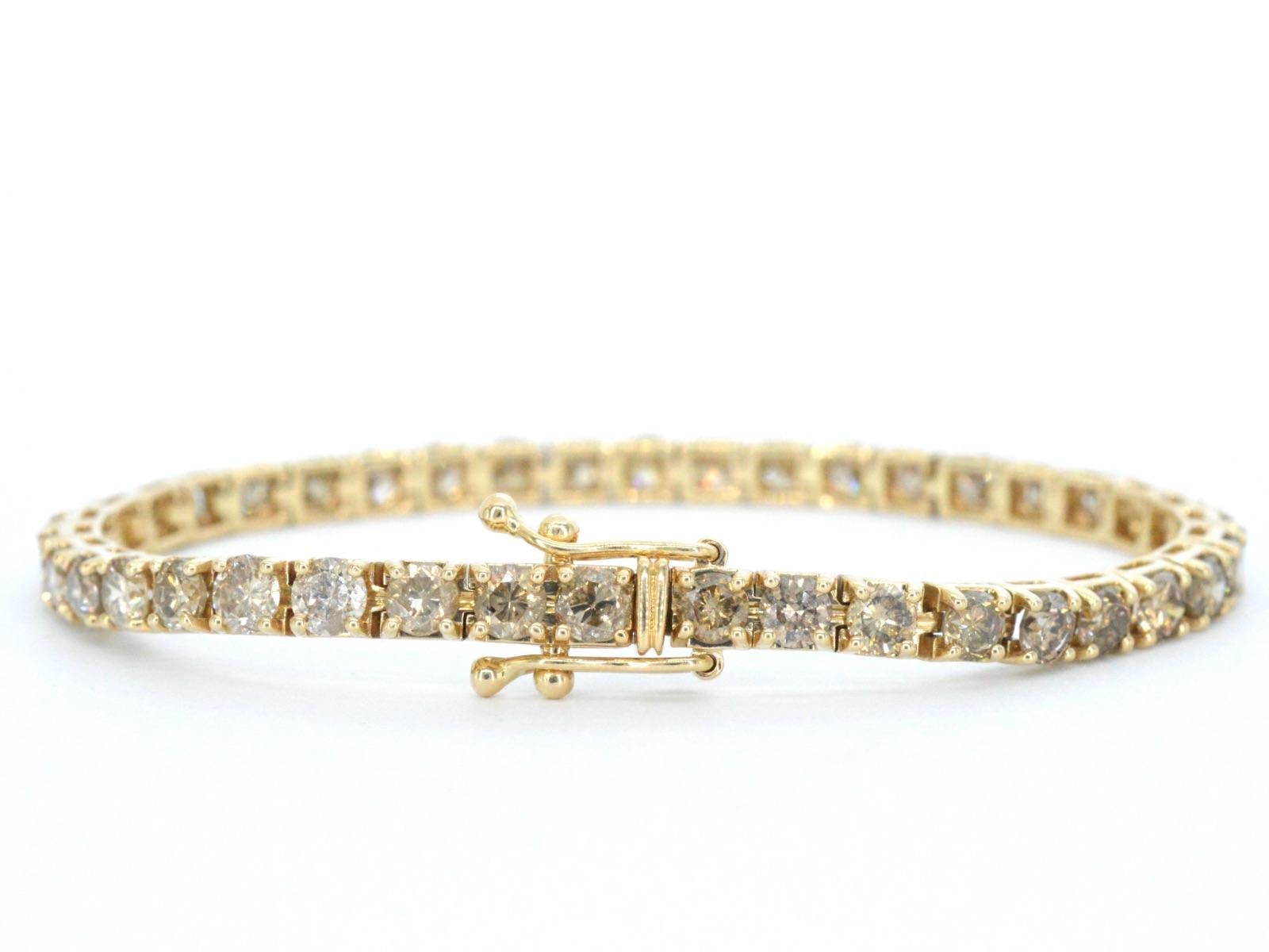 Contemporary Gold Bracelet with Diamonds 12.00 Carat For Sale