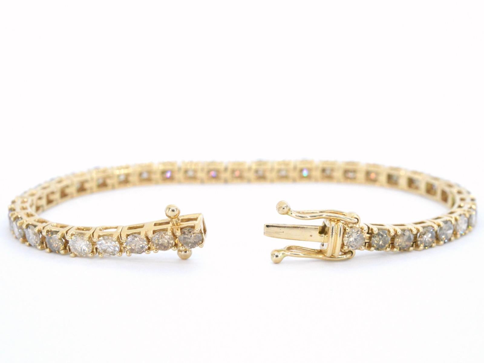 Brilliant Cut Gold Bracelet with Diamonds 9.00 Carat For Sale