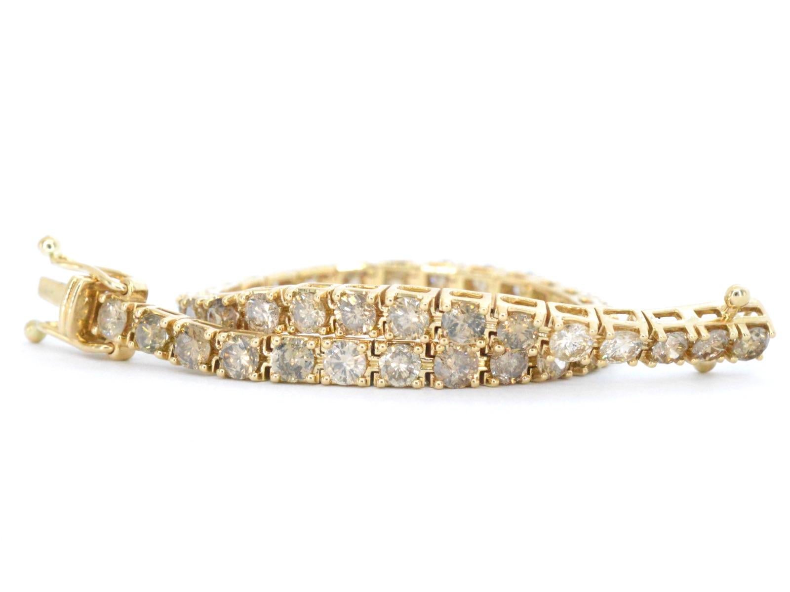 Women's Gold Bracelet with Diamonds 9.00 Carat For Sale