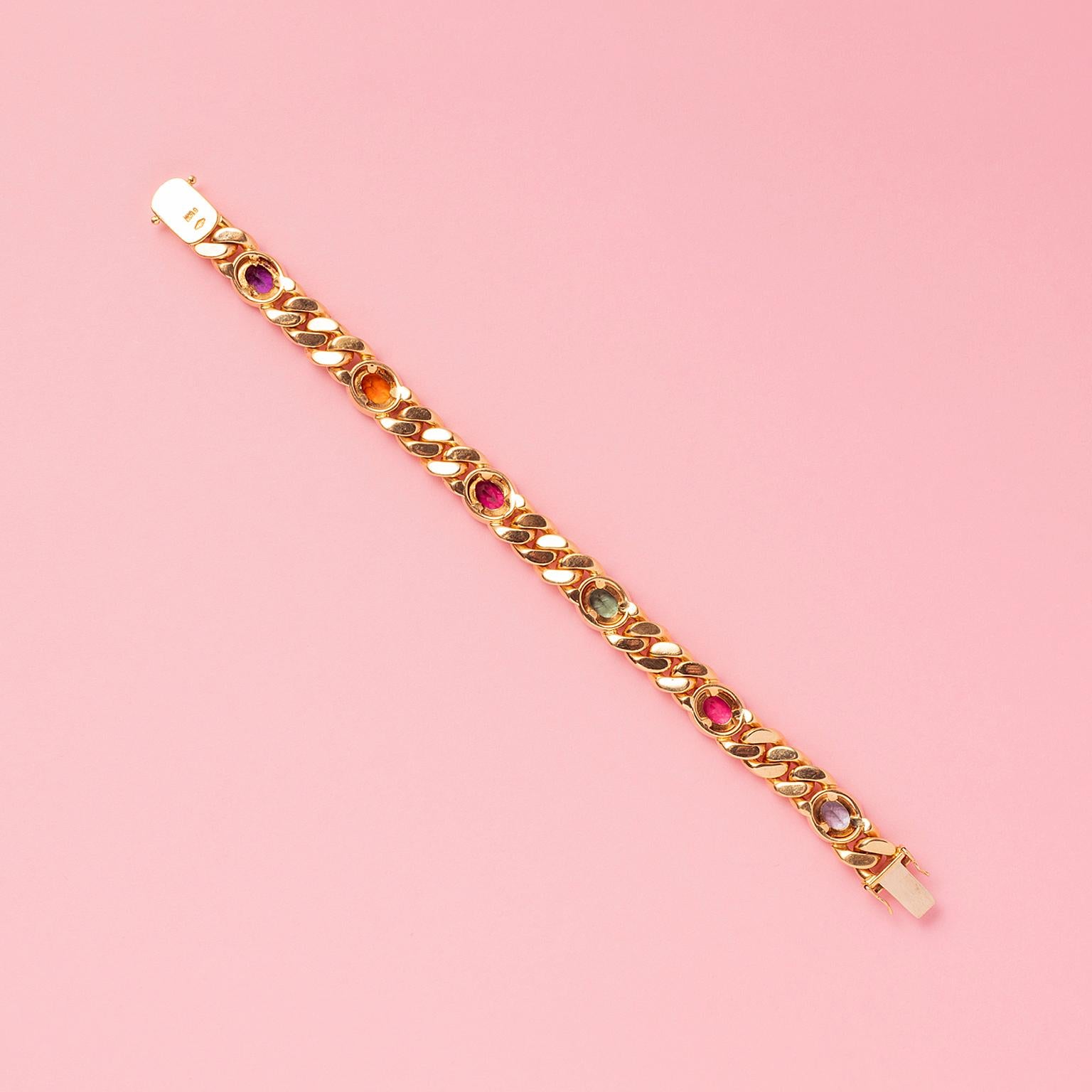 Taille ovale Bracelet en or avec pierres précieuses en vente
