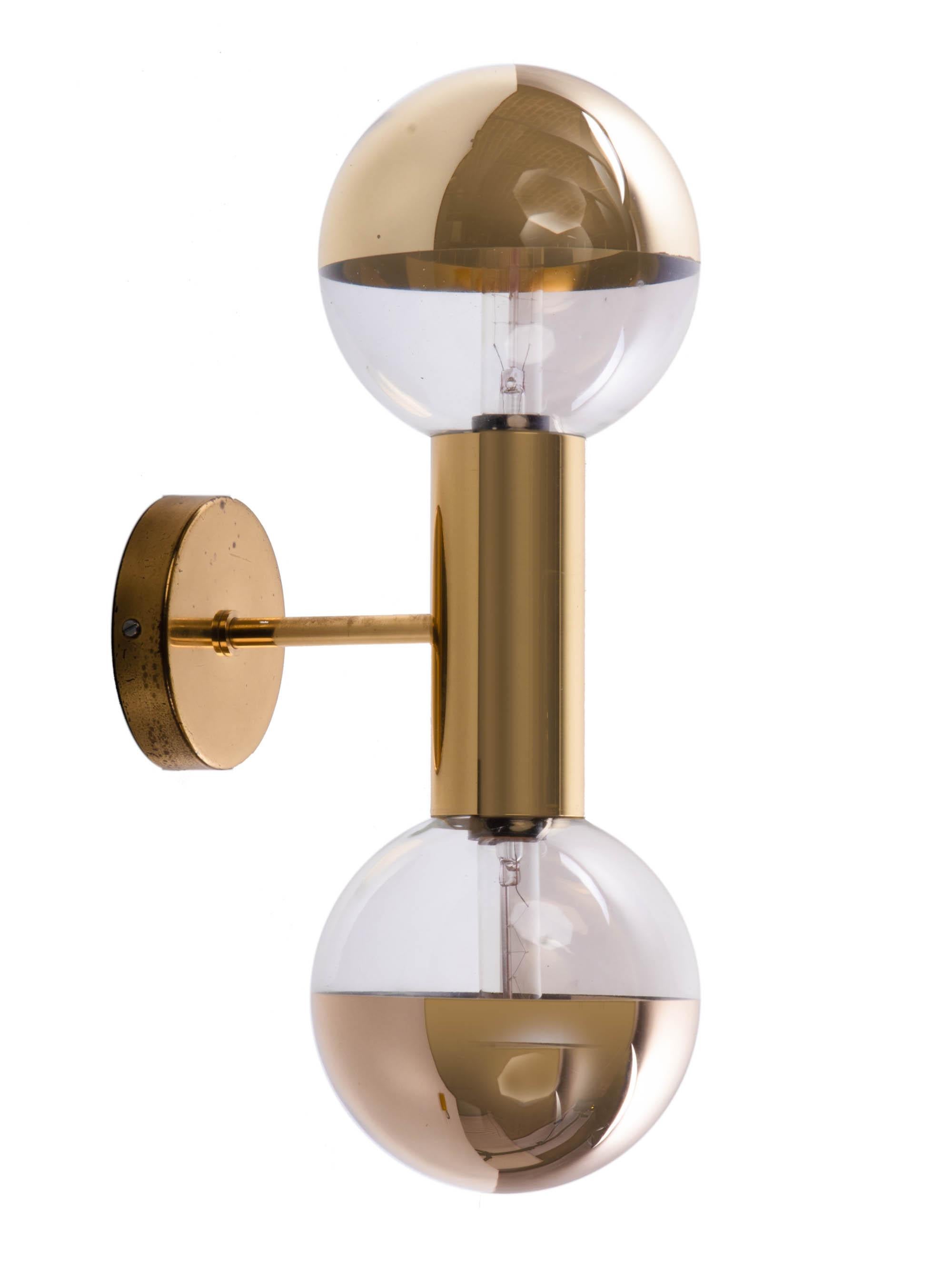 Elegant golden brass and mirrored glass Sputnik wall light. The gold mirrored glass globes are screw mounted to the base. Designed by Motoko Ishii for Staff Lighting, Germany in the 1970s. 

Measures: 14.5