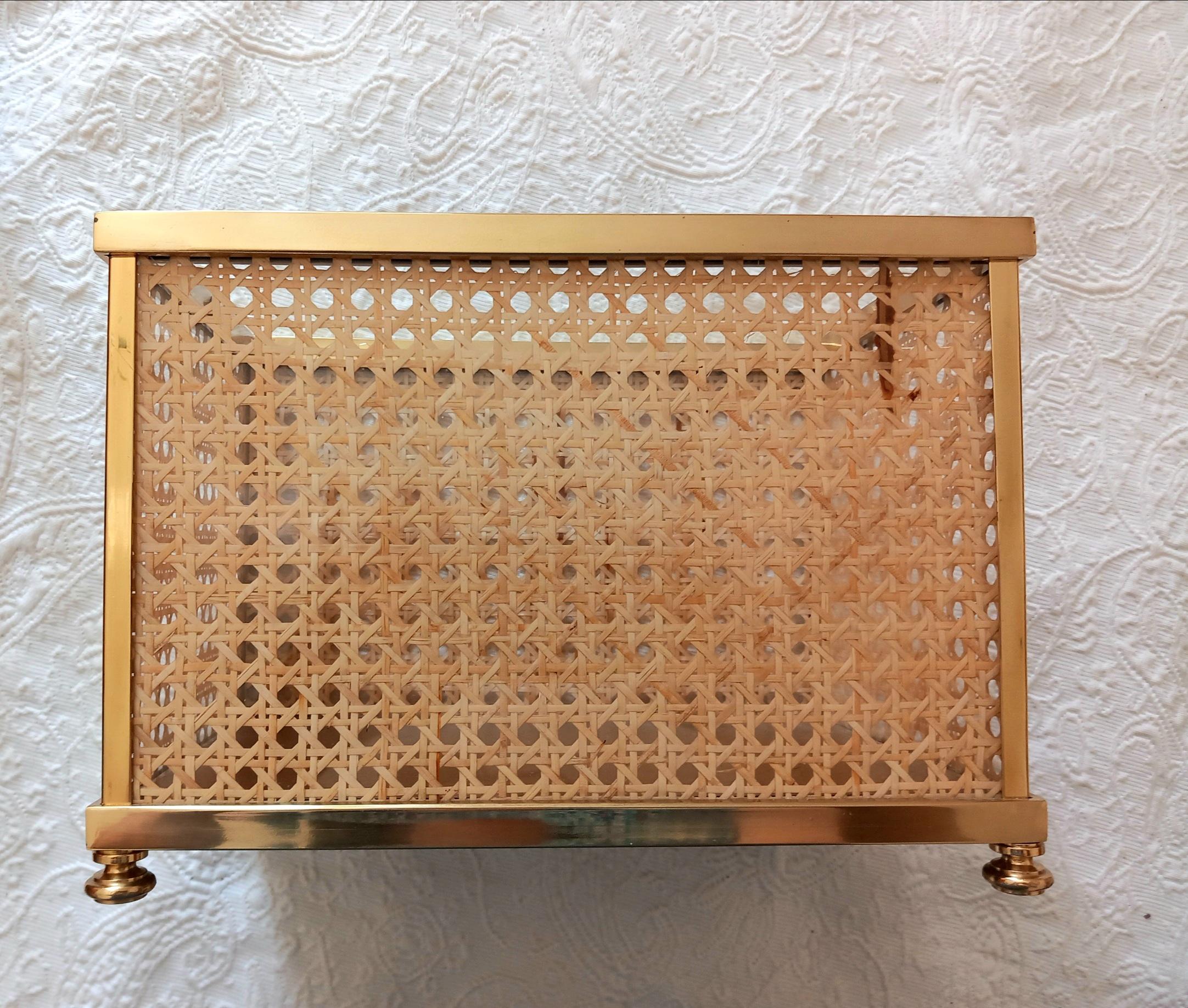 Mid-Century Modern Gold Brass Planter, Cachepot Jardinière Rattan Vienna Straw  Plexiglass , 1950s For Sale