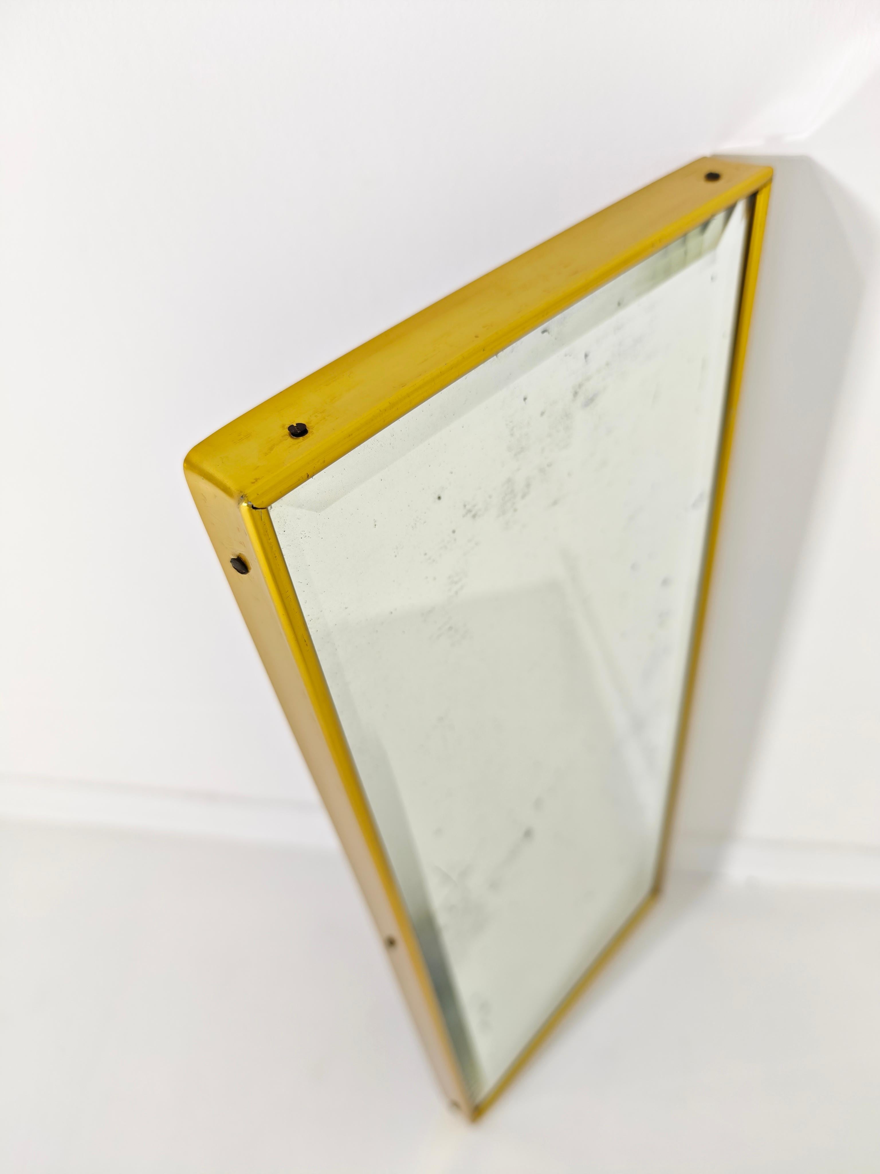 Miroir mural rectangulaire en laiton doré Mid-Century Modernity Italy 1950s en vente 5