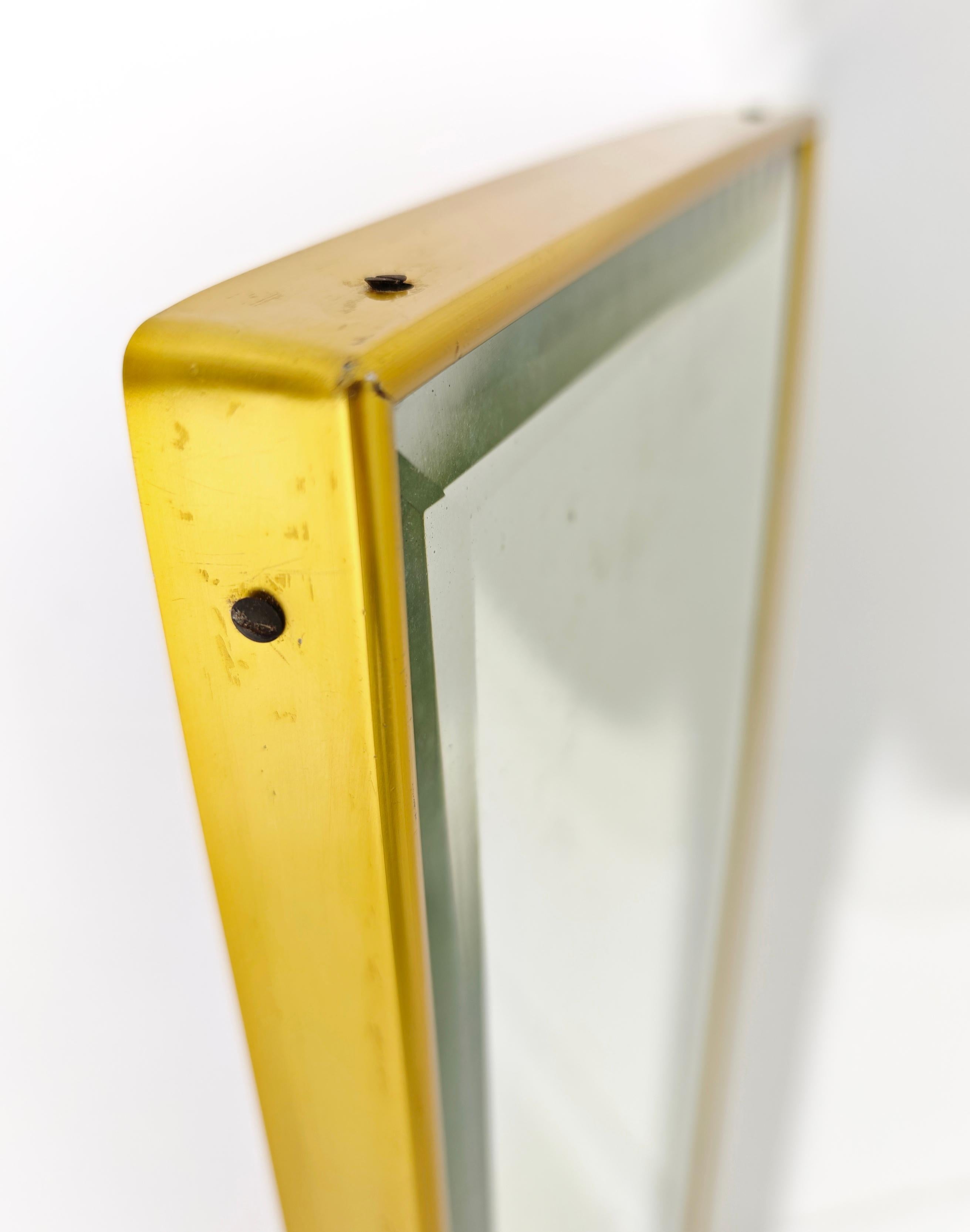 20ième siècle Miroir mural rectangulaire en laiton doré Mid-Century Modernity Italy 1950s en vente