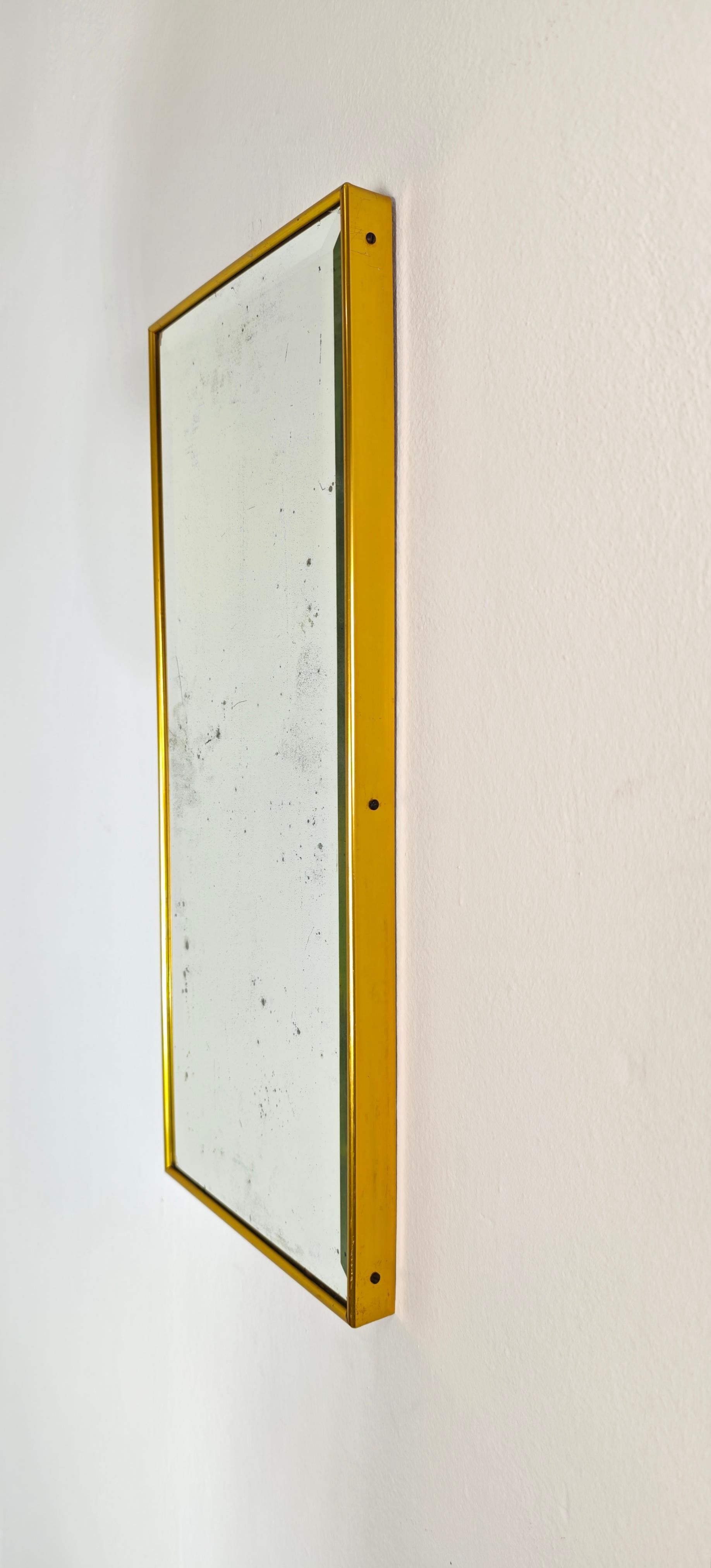 Aluminium Miroir mural rectangulaire en laiton doré Mid-Century Modernity Italy 1950s en vente
