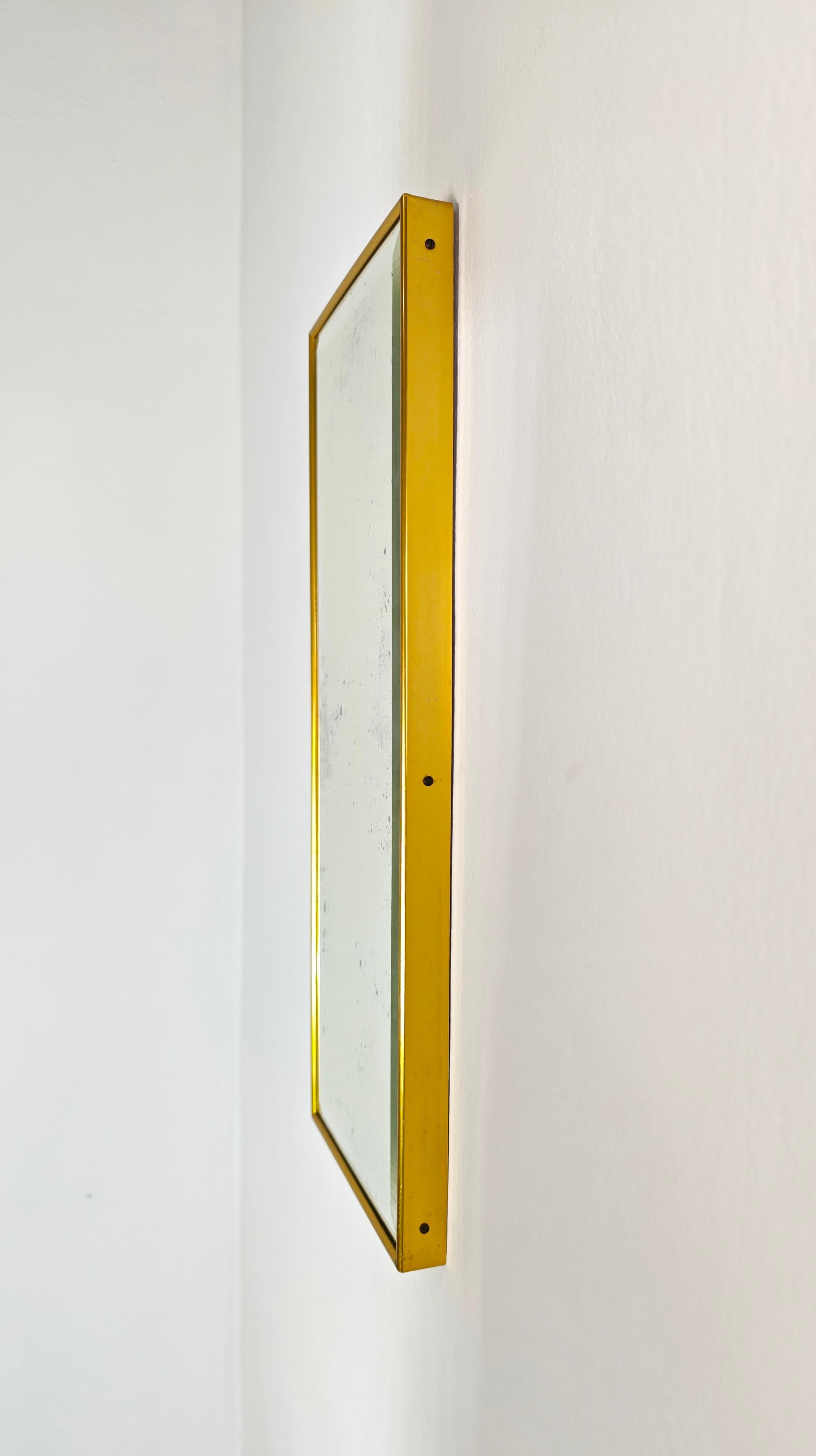 Miroir mural rectangulaire en laiton doré Mid-Century Modernity Italy 1950s en vente 1