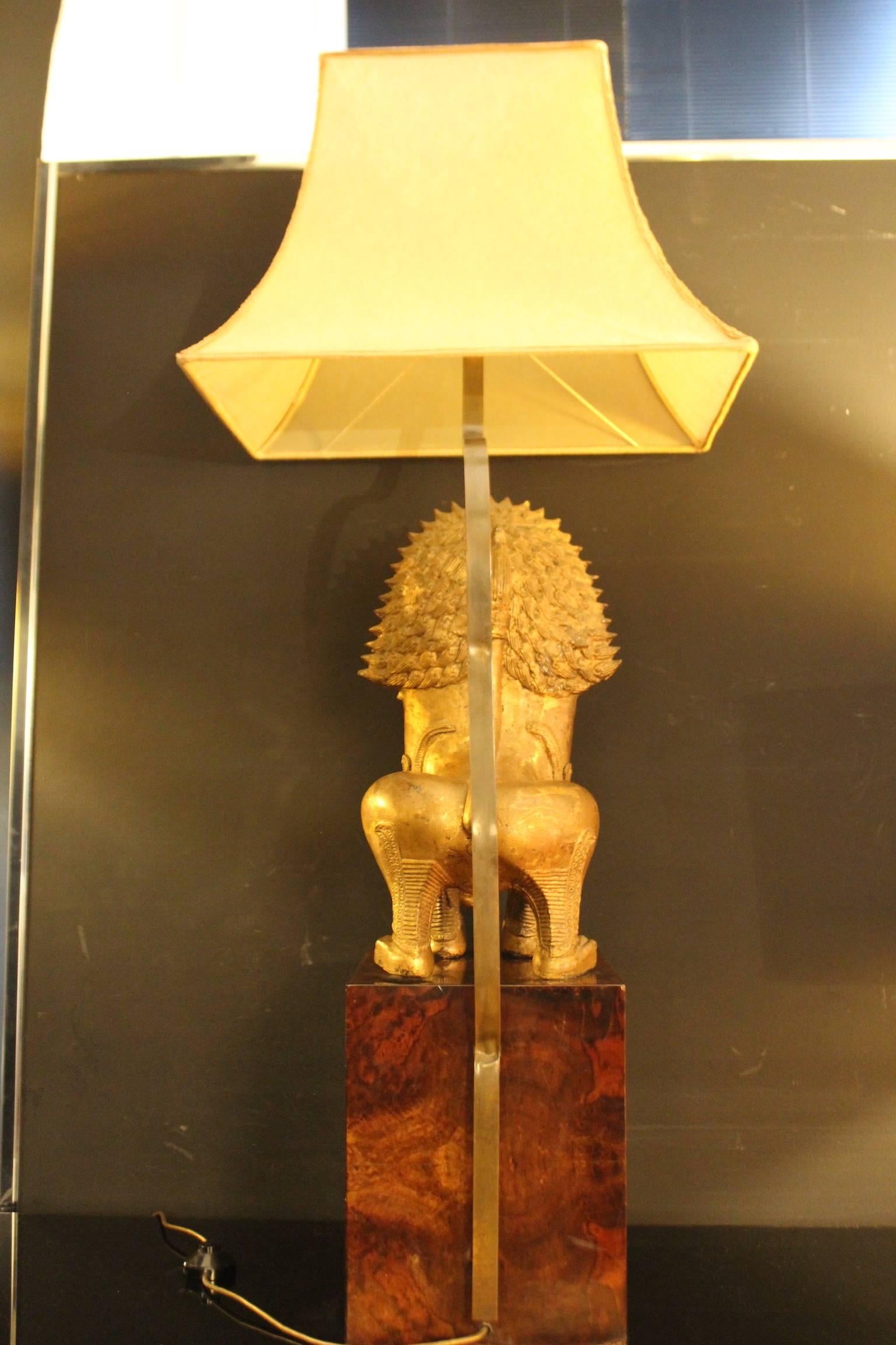 Lampes Foo Dog en bronze doré, abat-jour en parchemin réel, 1950 en vente 1
