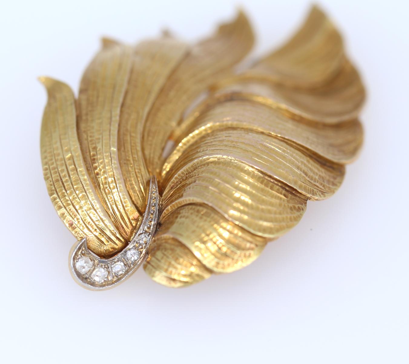 Round Cut Gold Brooch Natural Ornament Leaves Diamonds, 1930