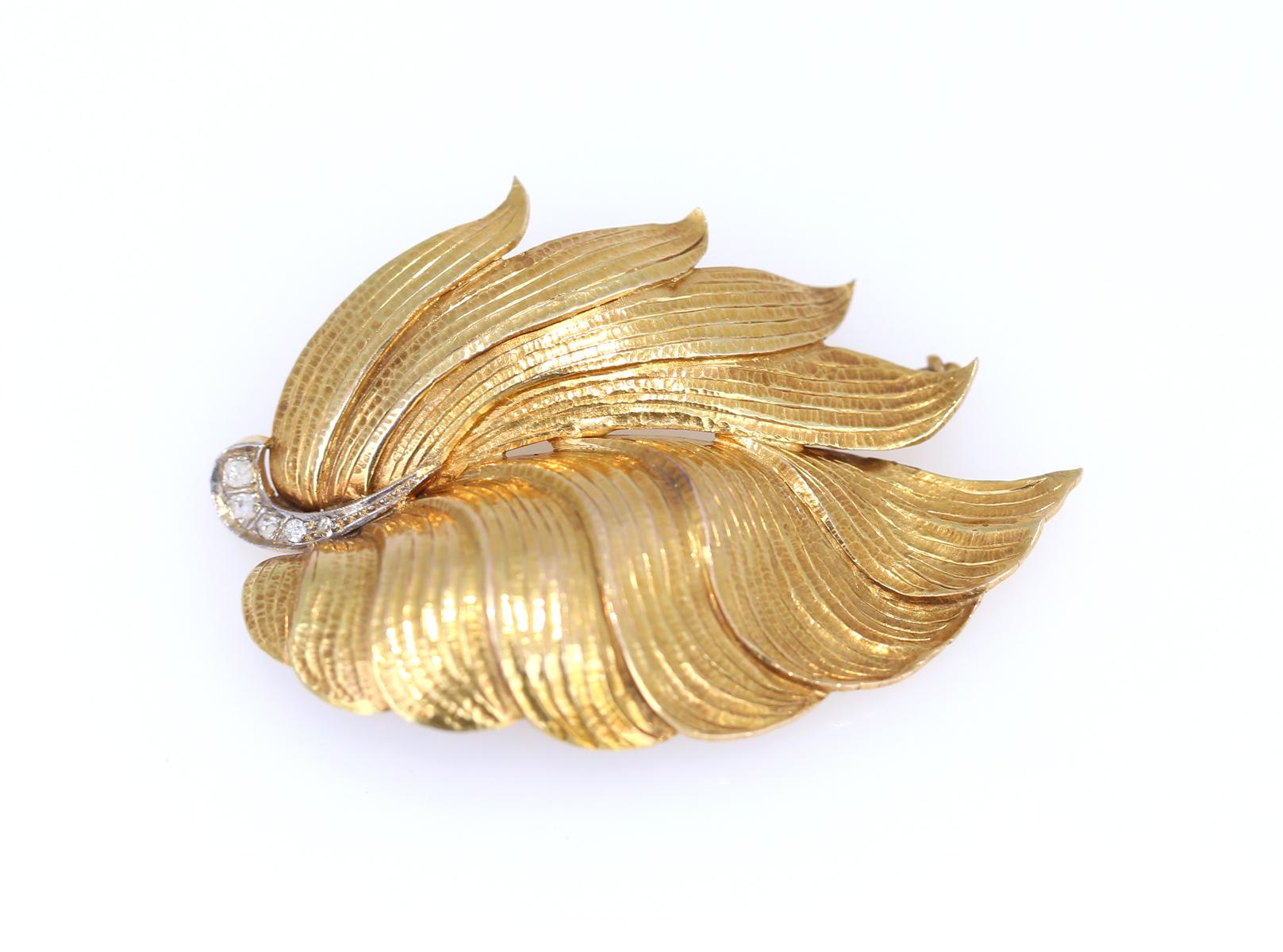 Gold Brooch Natural Ornament Leaves Diamonds, 1930 In Good Condition In Herzelia, Tel Aviv