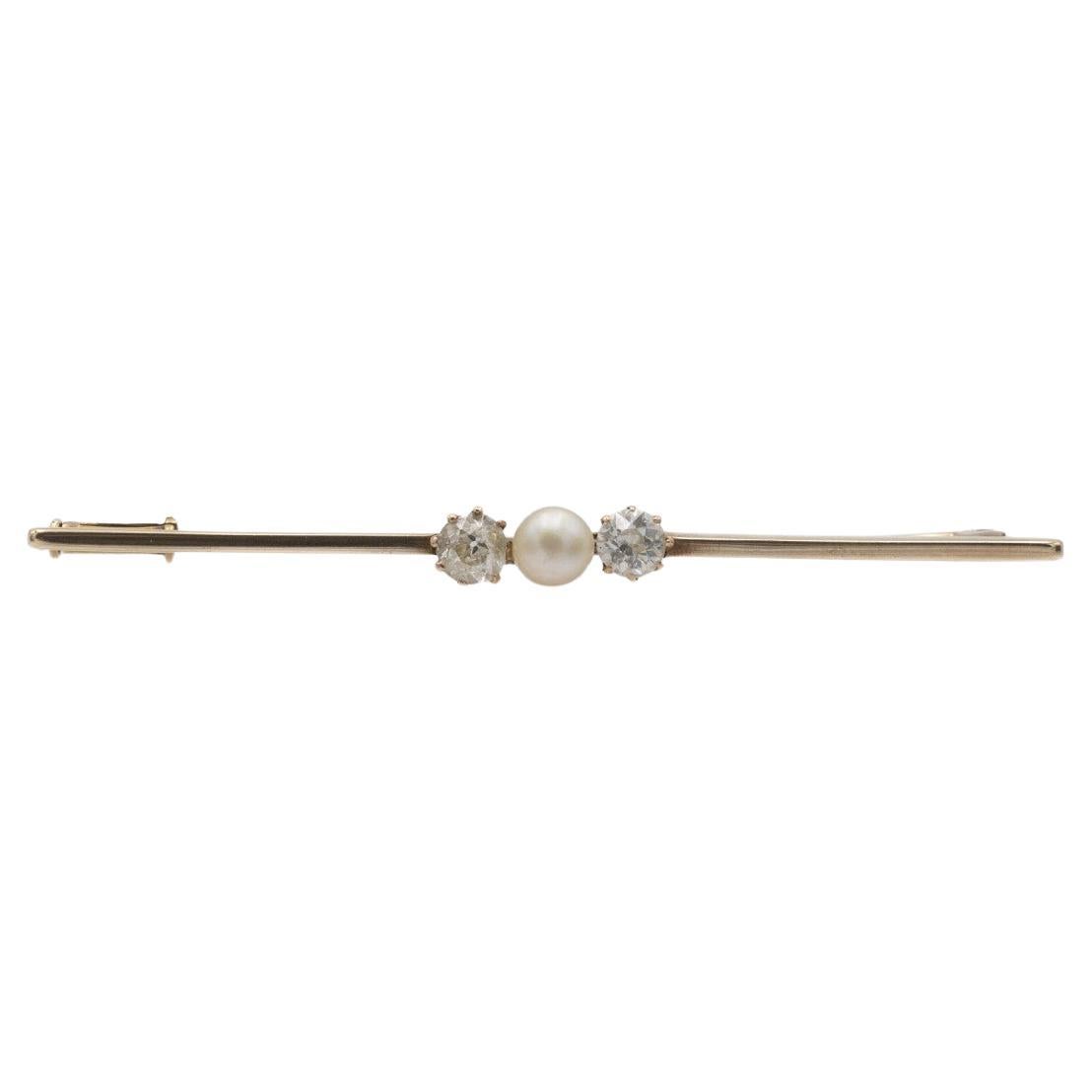 Gold brooch with a pearl and "old" brilliant-cut diamonds, approx. 0.60 ct.