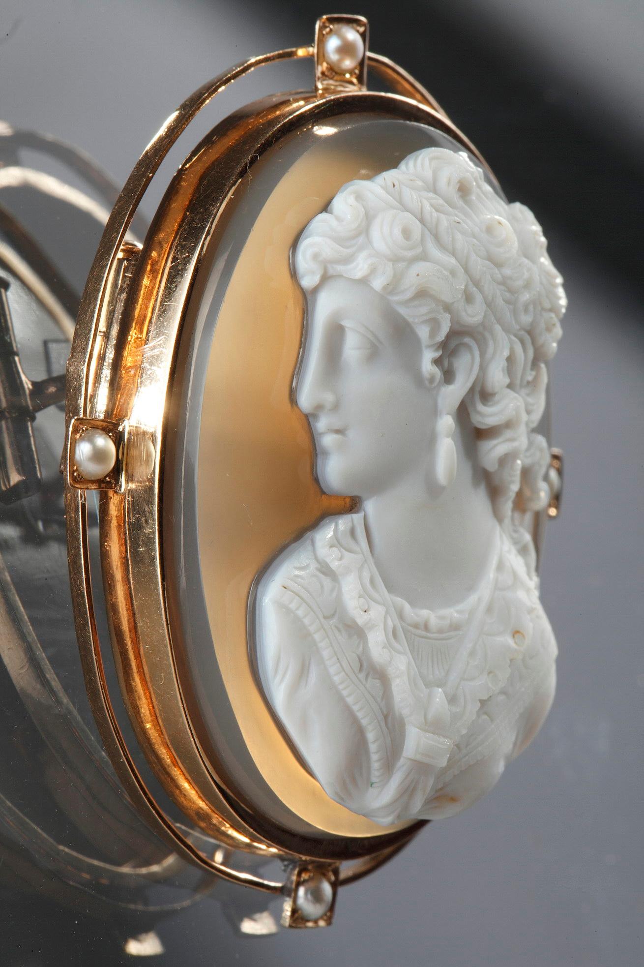 Goldbrosche mit Kamee aus Achat und Perlen, 19. Jahrhundert im Angebot 5