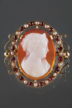 Gold Brooch with Agate Cameo and Pearls, Mid-19th Century